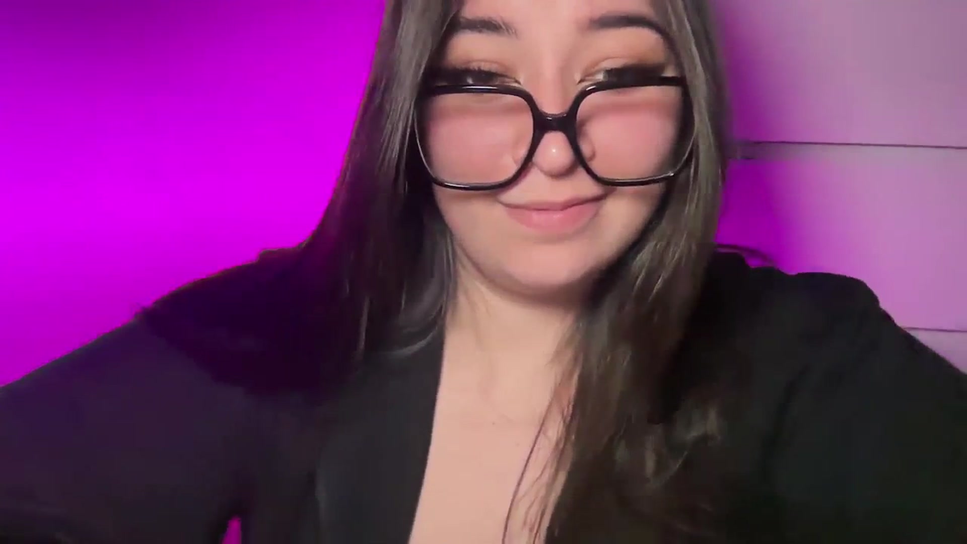 Gallery image thumbnail from Hasymura's myfreecams stream on, 03/10/2024, 22:22 image 6 of 20
