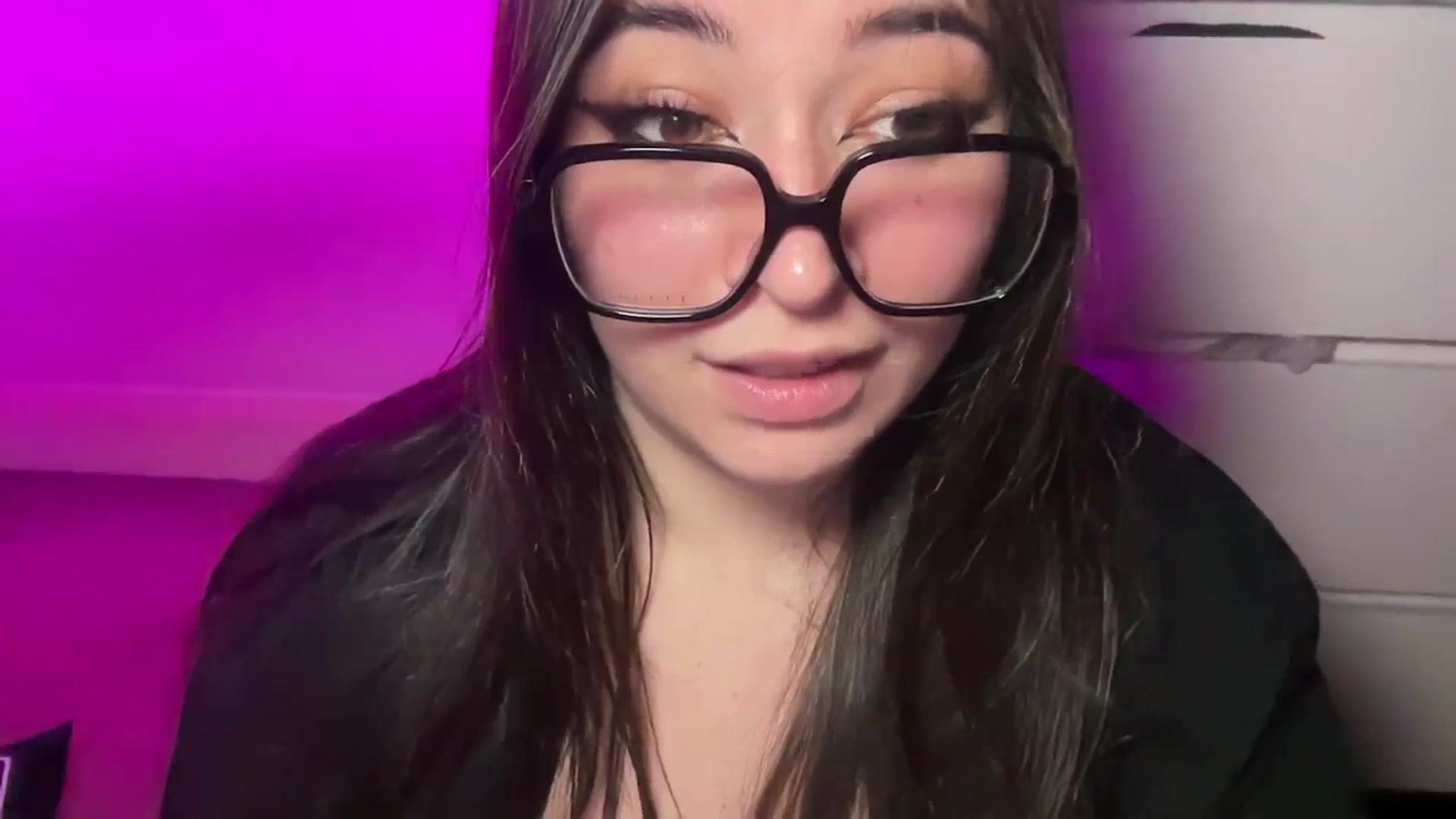 Gallery image thumbnail from Hasymura's myfreecams stream on, 03/10/2024, 22:22 image 18 of 20