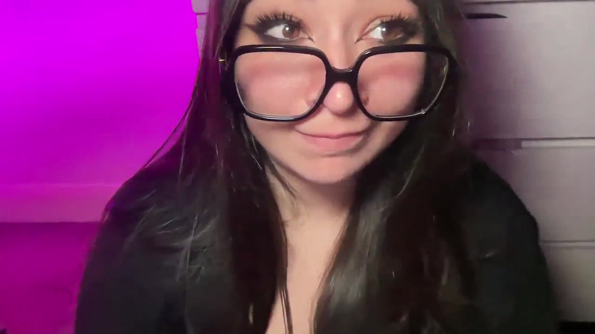 Gallery image thumbnail from Hasymura's myfreecams stream on, 03/10/2024, 22:22 image 13 of 20