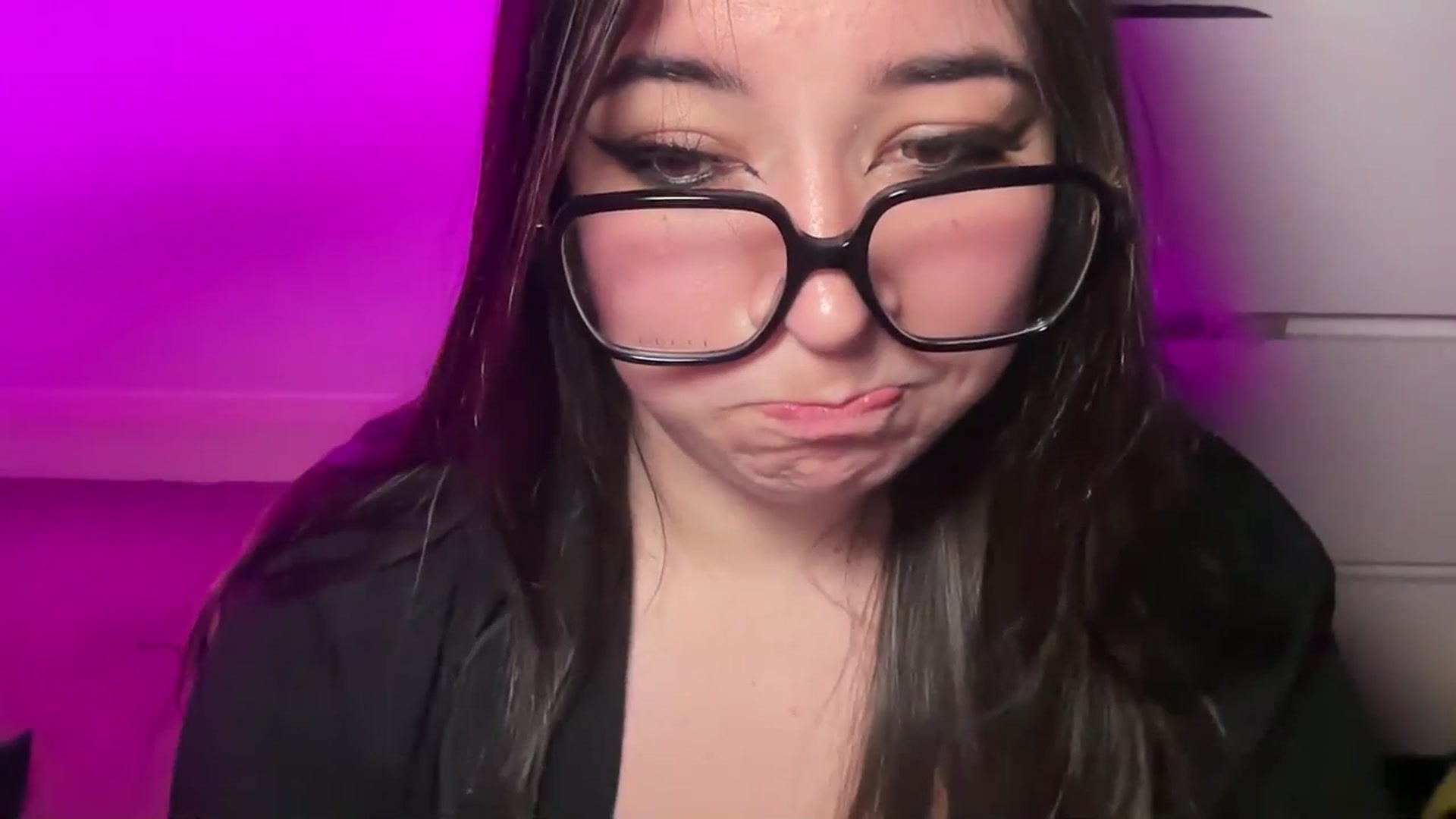 Gallery image thumbnail from Hasymura's myfreecams stream on, 03/10/2024, 22:22 image 17 of 20