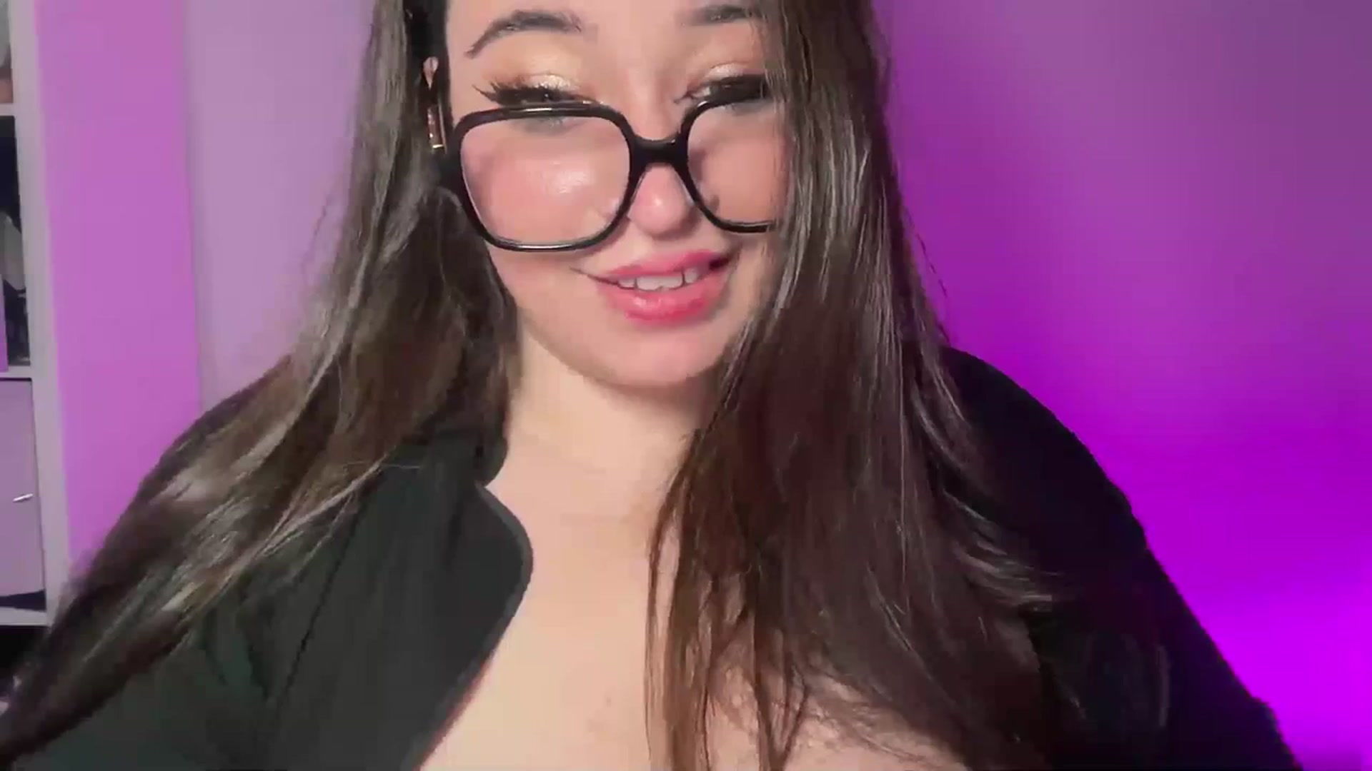 Gallery image thumbnail from Hasymura's myfreecams stream on, 03/31/2024, 15:00 image 20 of 20