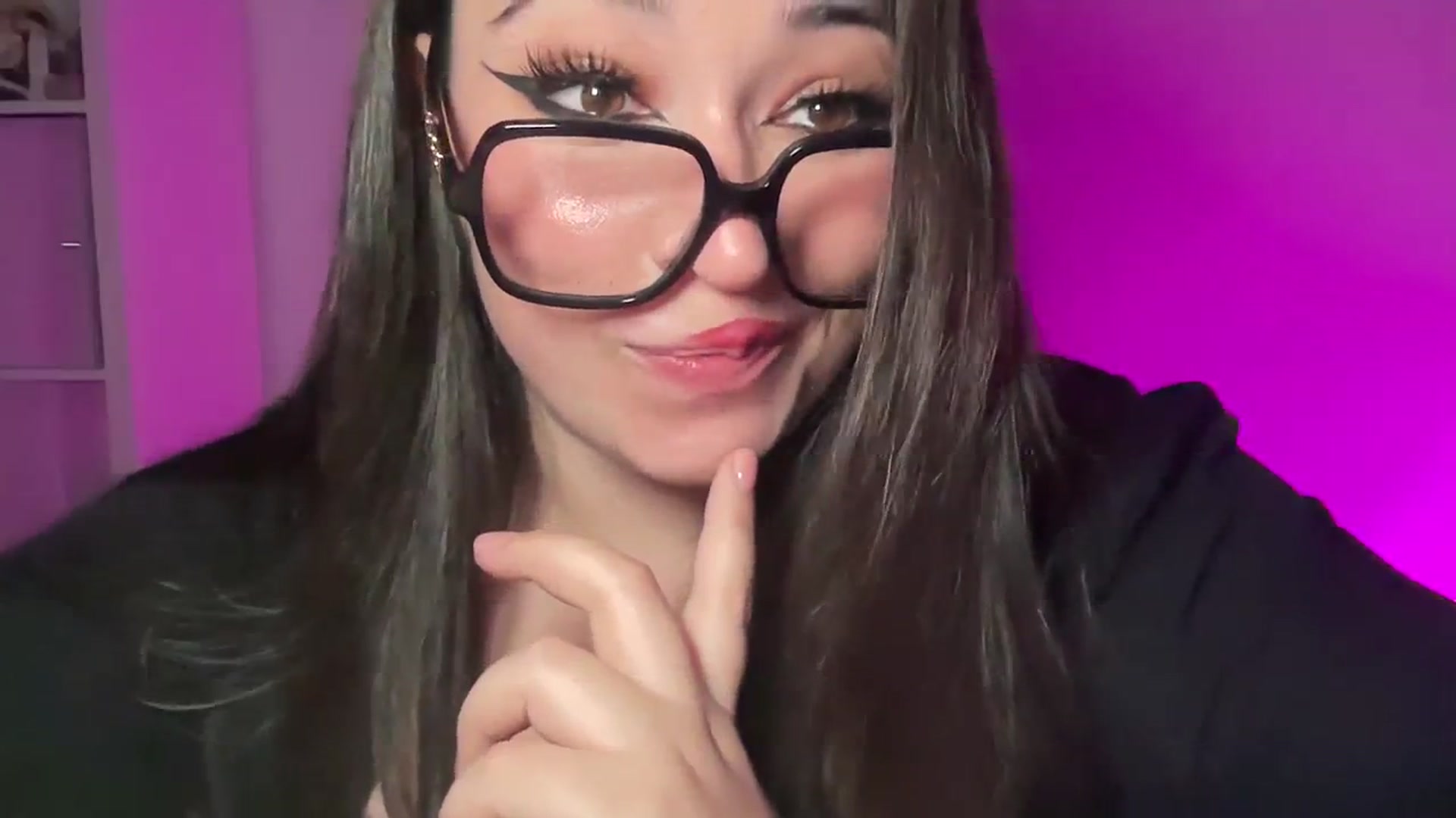 Gallery image thumbnail from Hasymura's myfreecams stream on, 04/10/2024, 23:49 image 12 of 20