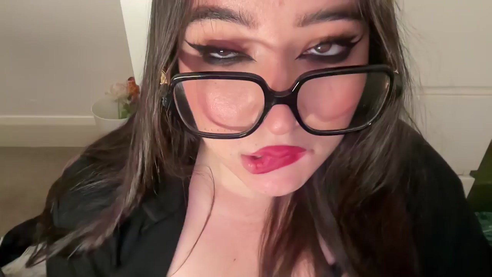 Gallery image thumbnail from Hasymura's myfreecams stream on, 04/28/2024, 01:00 image 12 of 20