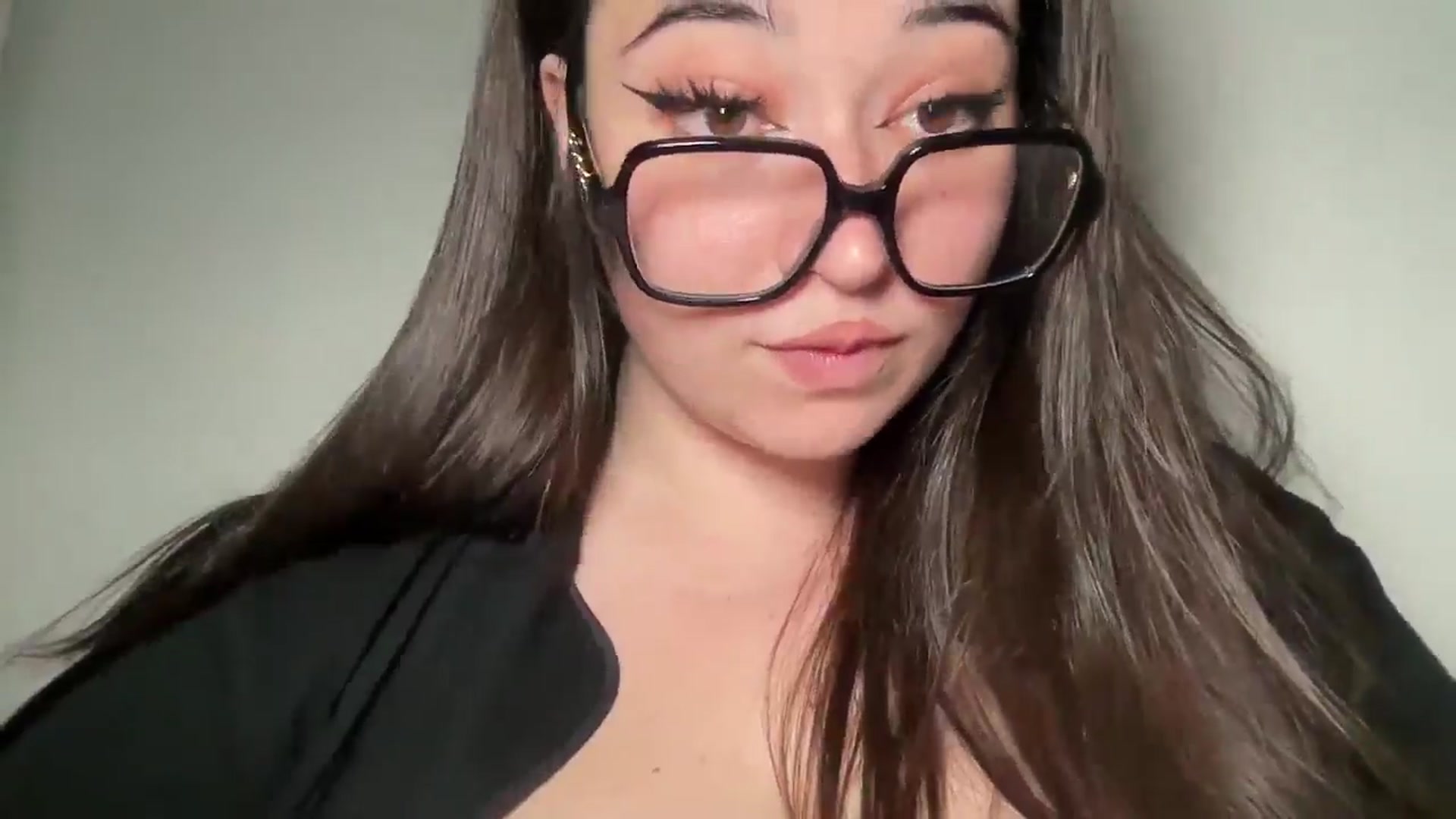 Gallery image thumbnail from Hasymura's myfreecams stream on, 04/29/2024, 22:46 image 6 of 20