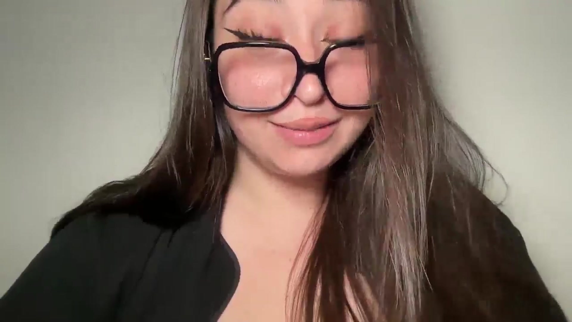 Gallery image thumbnail from Hasymura's myfreecams stream on, 04/29/2024, 22:46 image 5 of 20