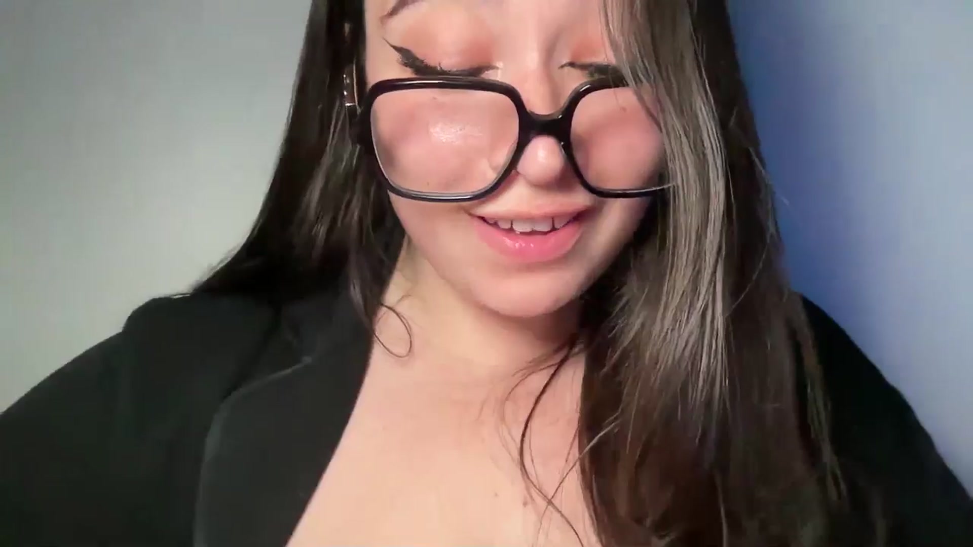 Gallery image thumbnail from Hasymura's myfreecams stream on, 05/02/2024, 23:31 image 7 of 20