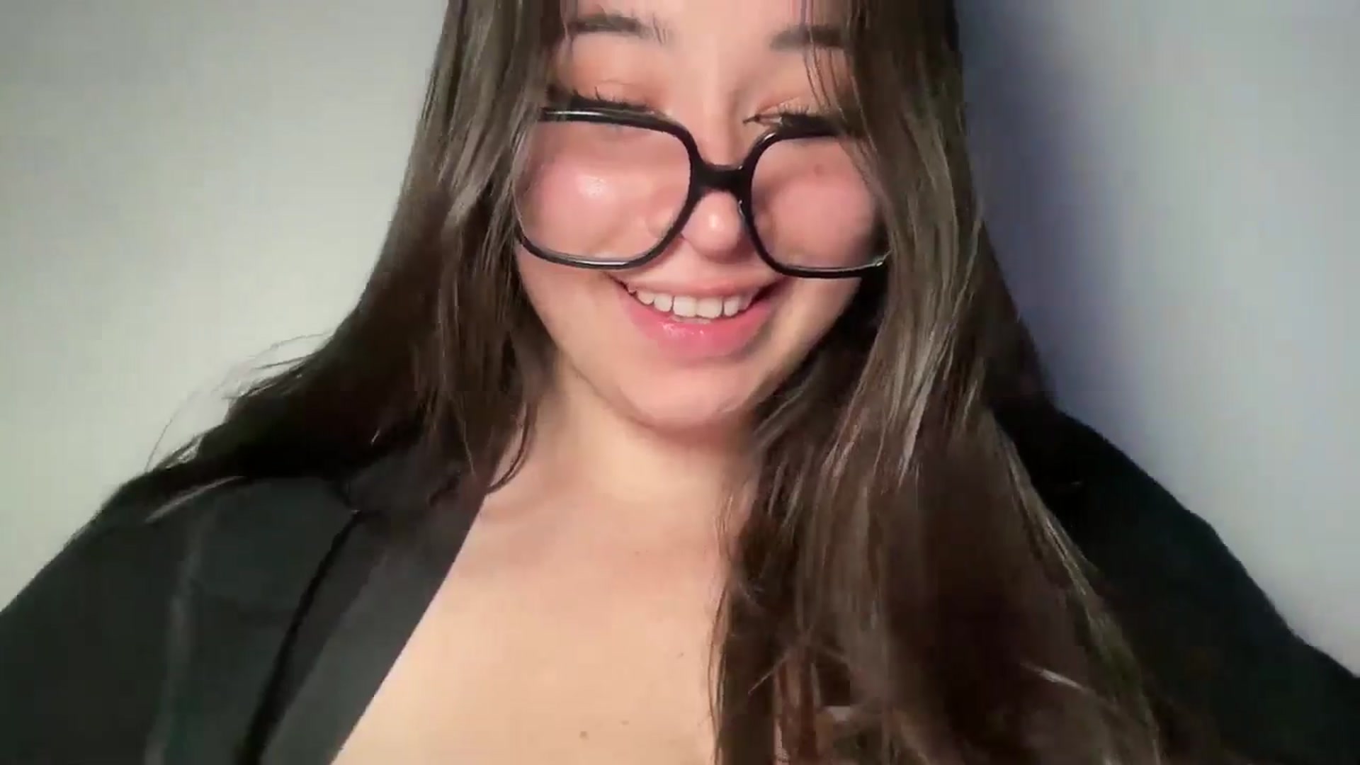 Gallery image thumbnail from Hasymura's myfreecams stream on, 05/02/2024, 23:31 image 4 of 20