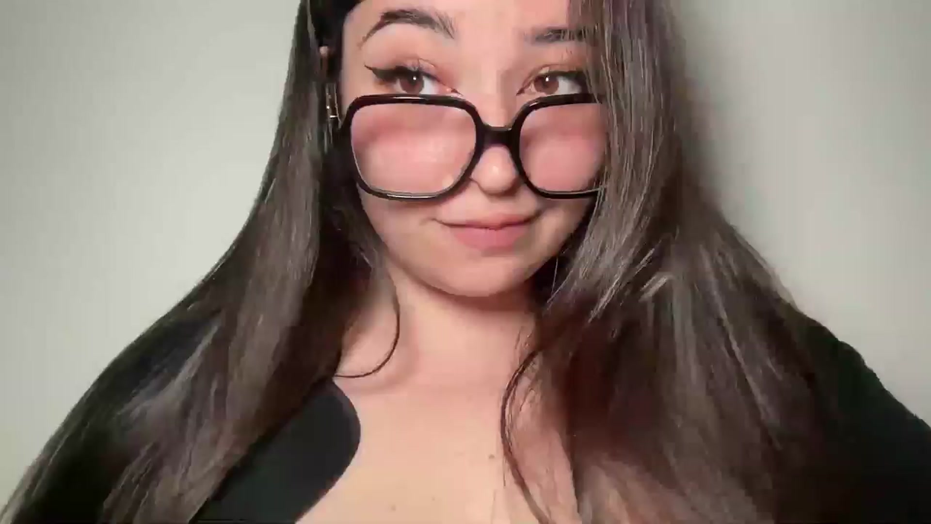 Gallery image thumbnail from Hasymura's myfreecams stream on, 05/06/2024, 21:12 image 8 of 20