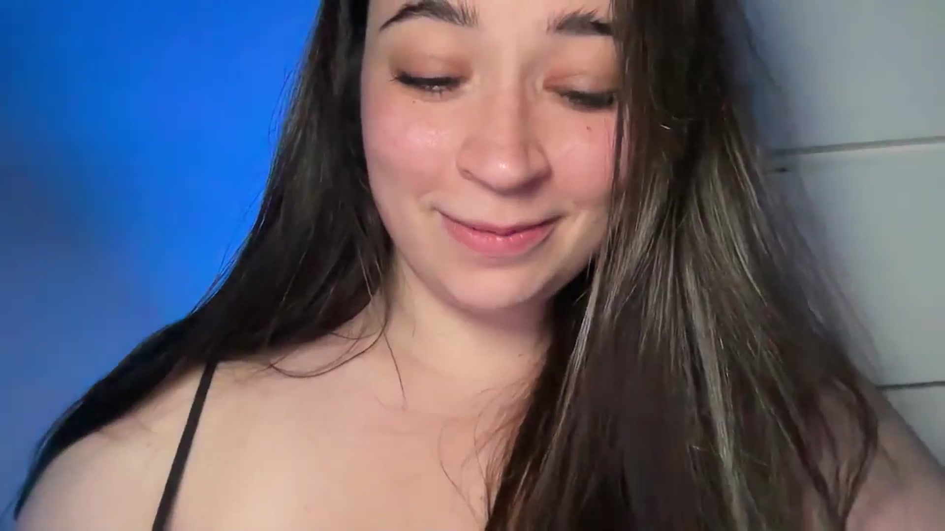 Gallery image thumbnail from Hasymura's myfreecams stream on, 05/14/2024, 24:28 image 18 of 20