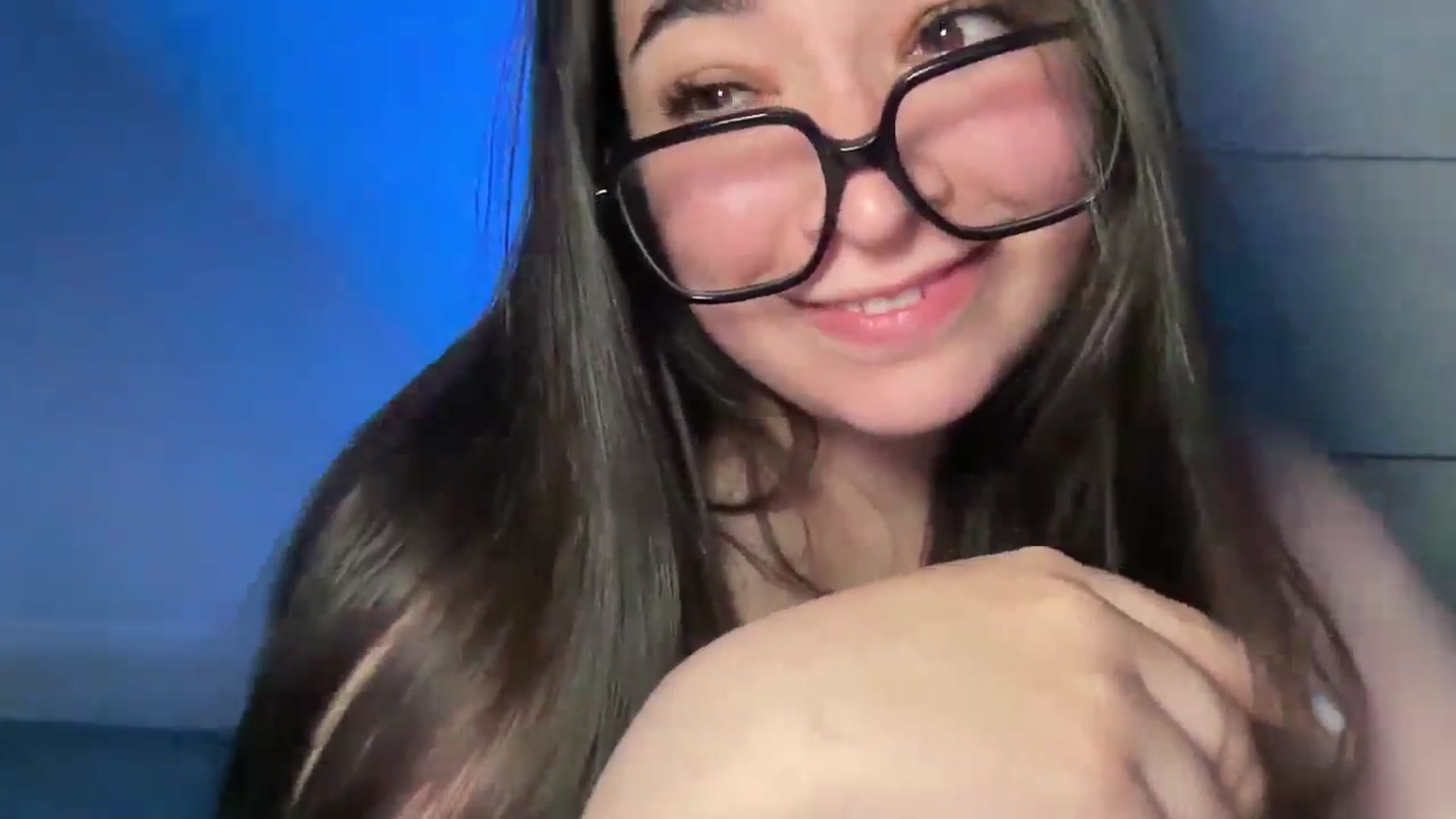 Gallery image thumbnail from Hasymura's myfreecams stream on, 05/14/2024, 24:28 image 4 of 20