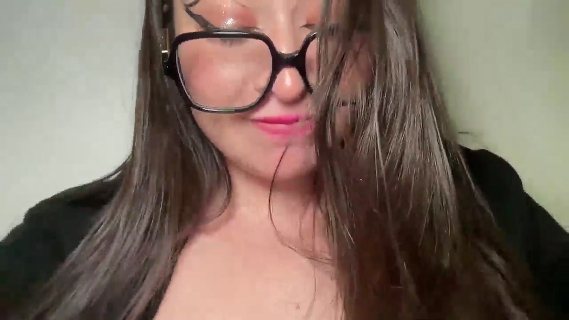 Gallery image thumbnail from Hasymura's myfreecams stream on, 05/31/2024, 22:58 image 7 of 20
