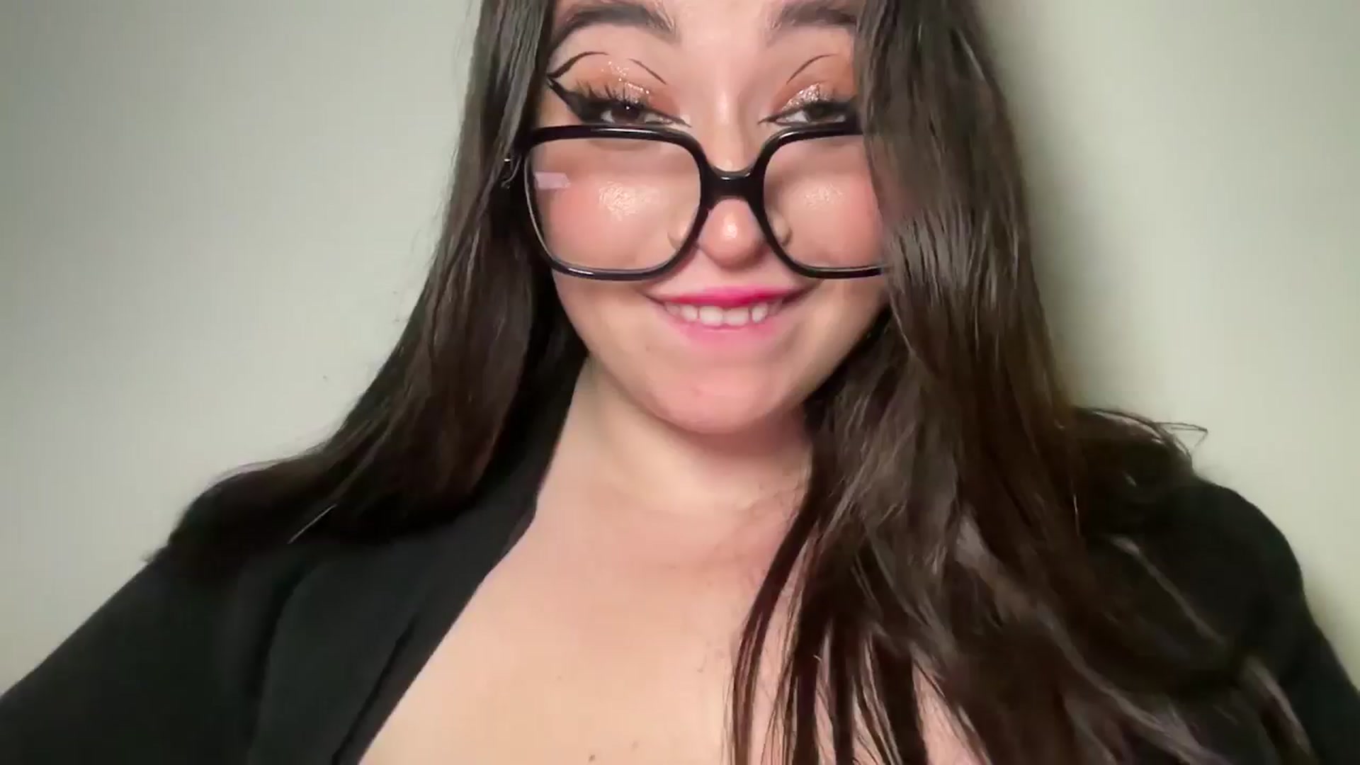 Gallery image thumbnail from Hasymura's myfreecams stream on, 05/31/2024, 22:58 image 11 of 20