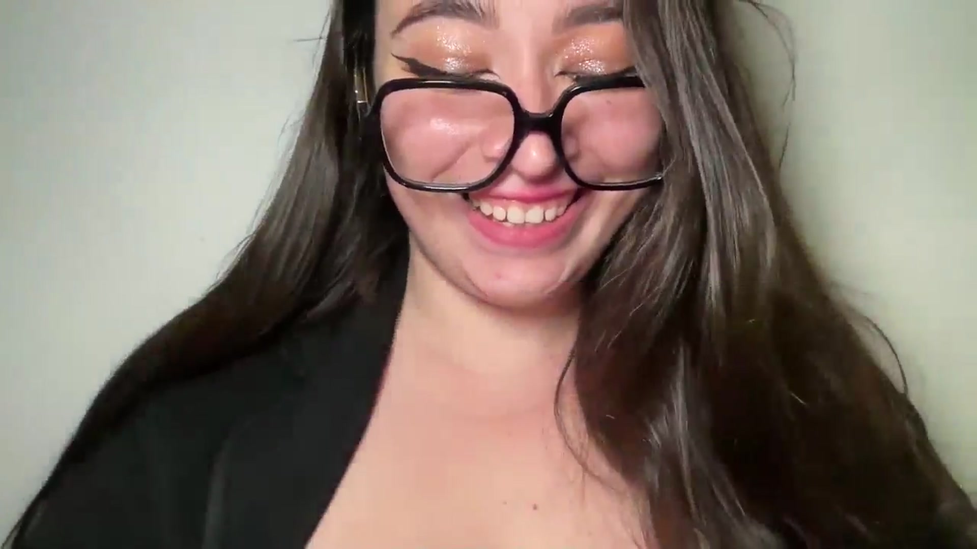 Gallery image thumbnail from Hasymura's myfreecams stream on, 06/04/2024, 23:49 image 16 of 20