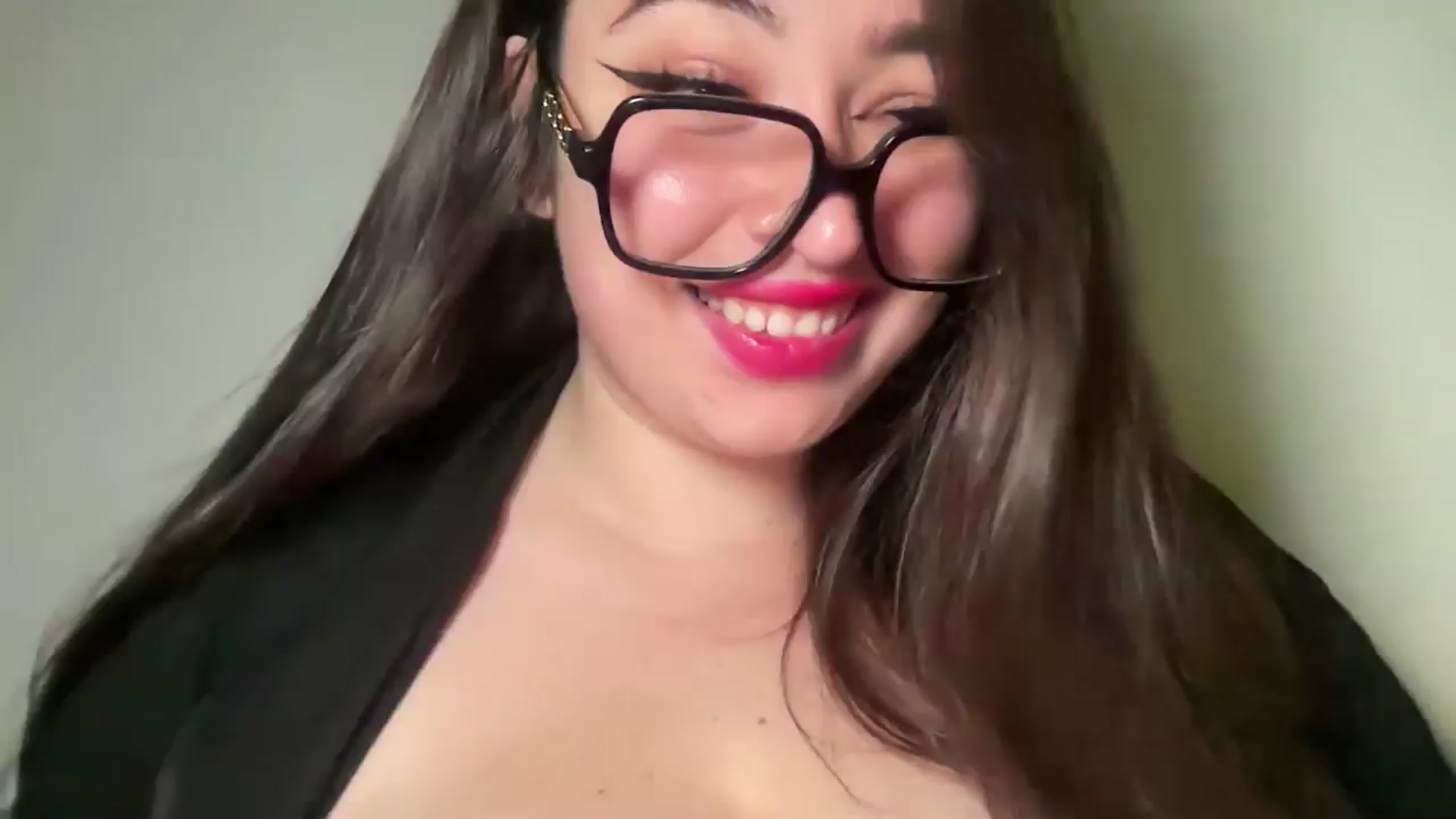 Gallery image thumbnail from Hasymura's myfreecams stream on, 06/07/2024, 23:39 image 16 of 20