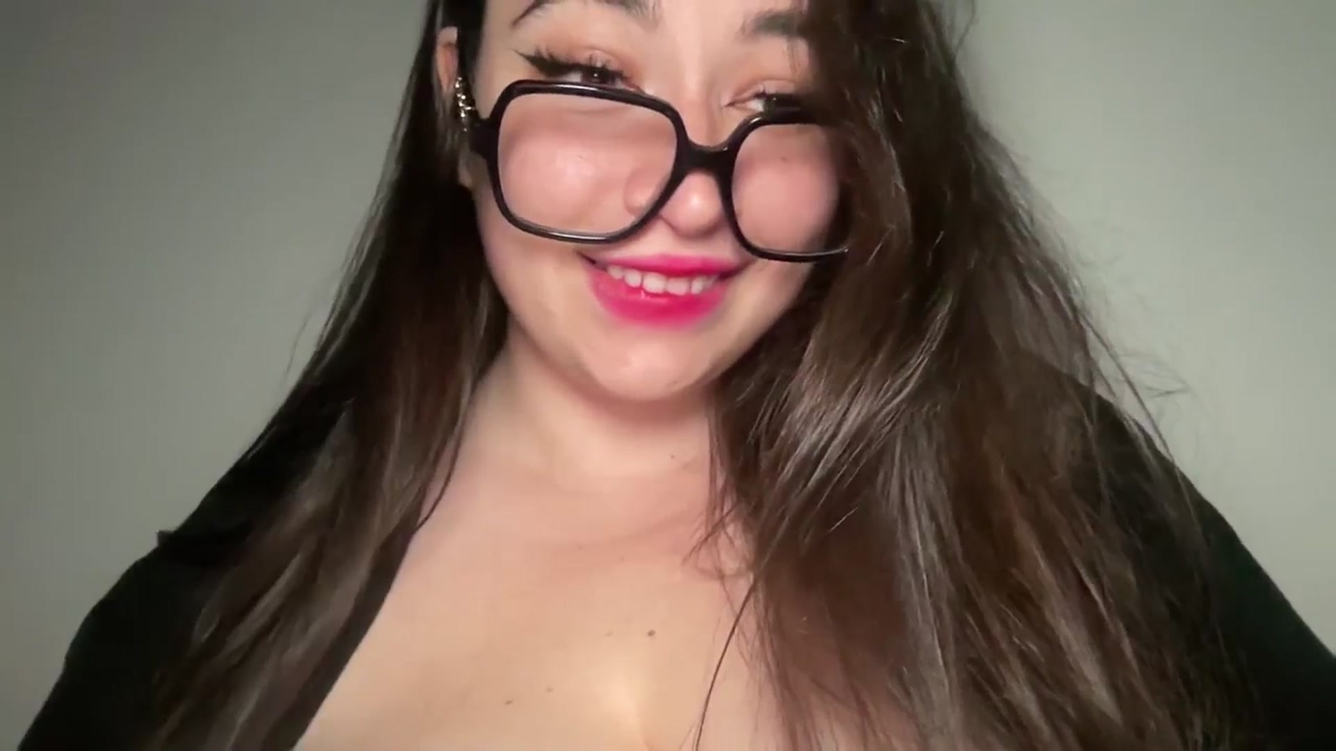 Gallery image thumbnail from Hasymura's myfreecams stream on, 06/16/2024, 23:39 image 7 of 20