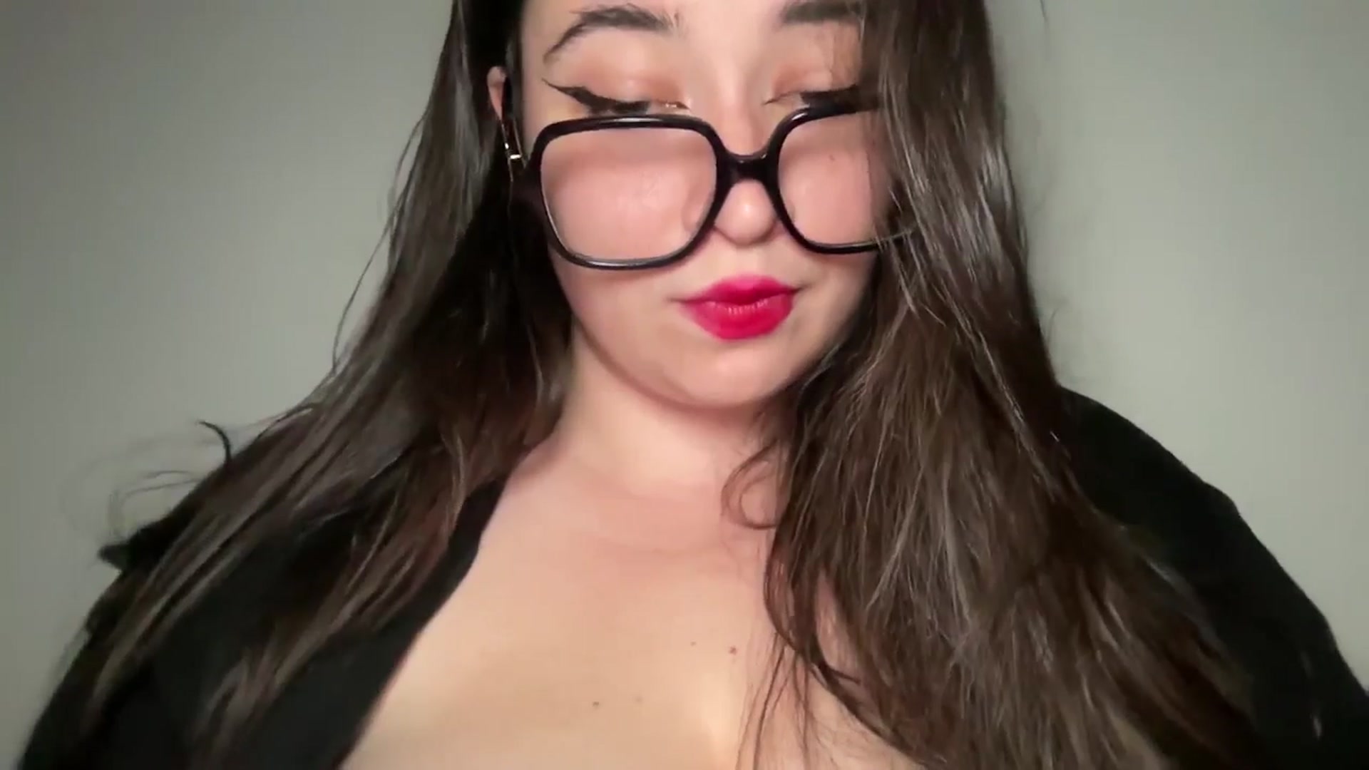 Gallery image thumbnail from Hasymura's myfreecams stream on, 06/17/2024, 20:41 image 10 of 20