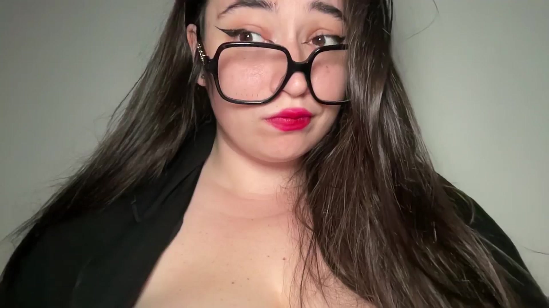 Gallery image thumbnail from Hasymura's myfreecams stream on, 06/17/2024, 20:41 image 7 of 20