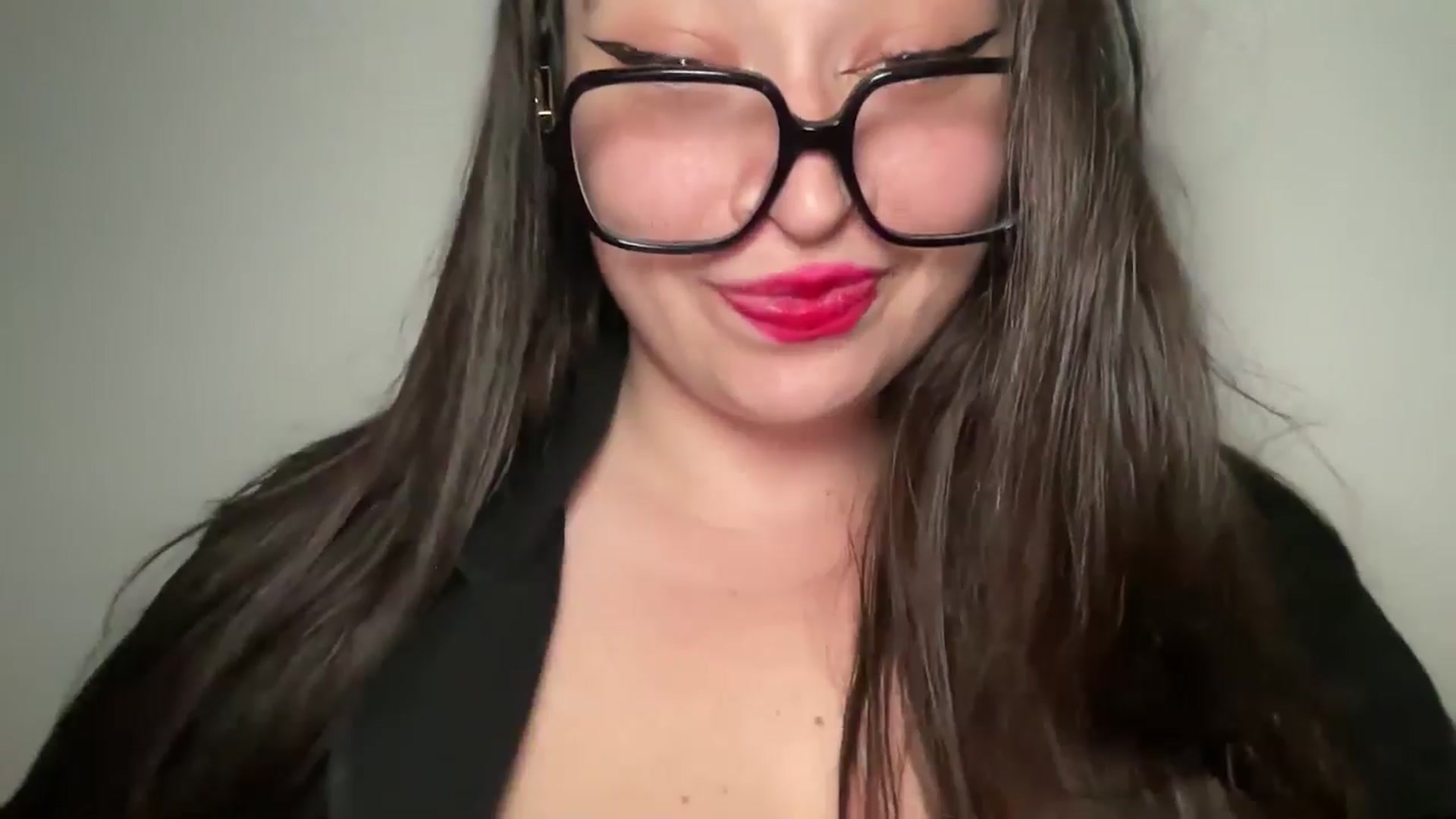 Gallery image thumbnail from Hasymura's myfreecams stream on, 06/17/2024, 21:17 image 6 of 20