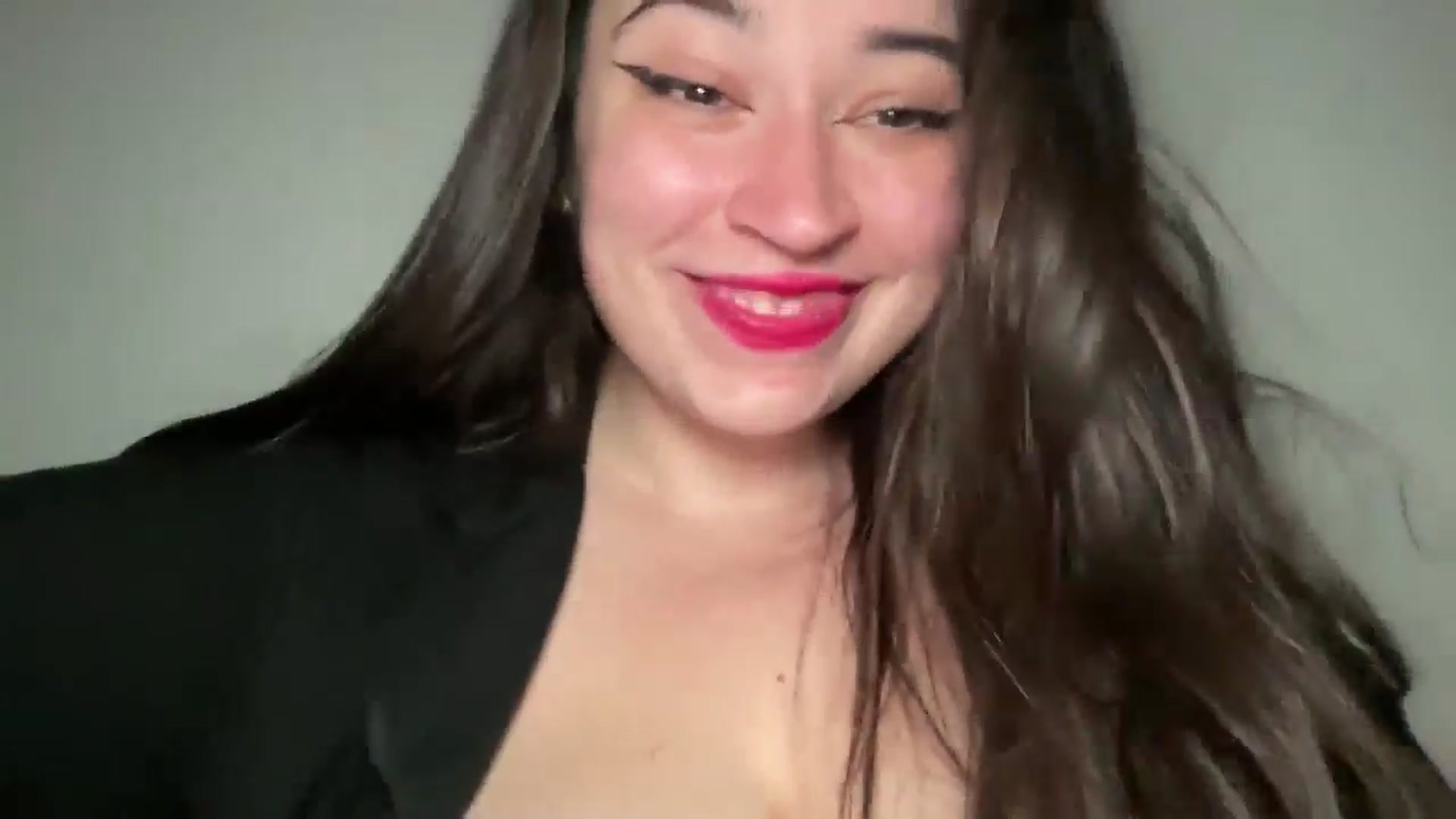 Gallery image thumbnail from Hasymura's myfreecams stream on, 06/17/2024, 22:35 image 3 of 20