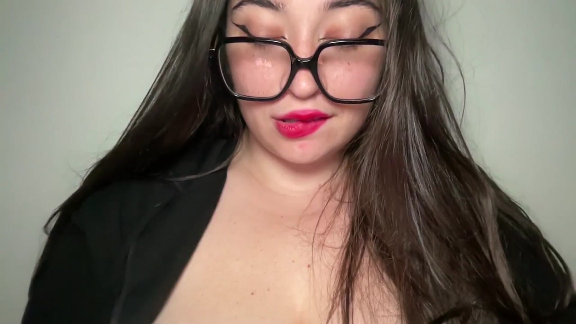 Gallery image thumbnail from Hasymura's myfreecams stream on, 06/17/2024, 22:35 image 5 of 20