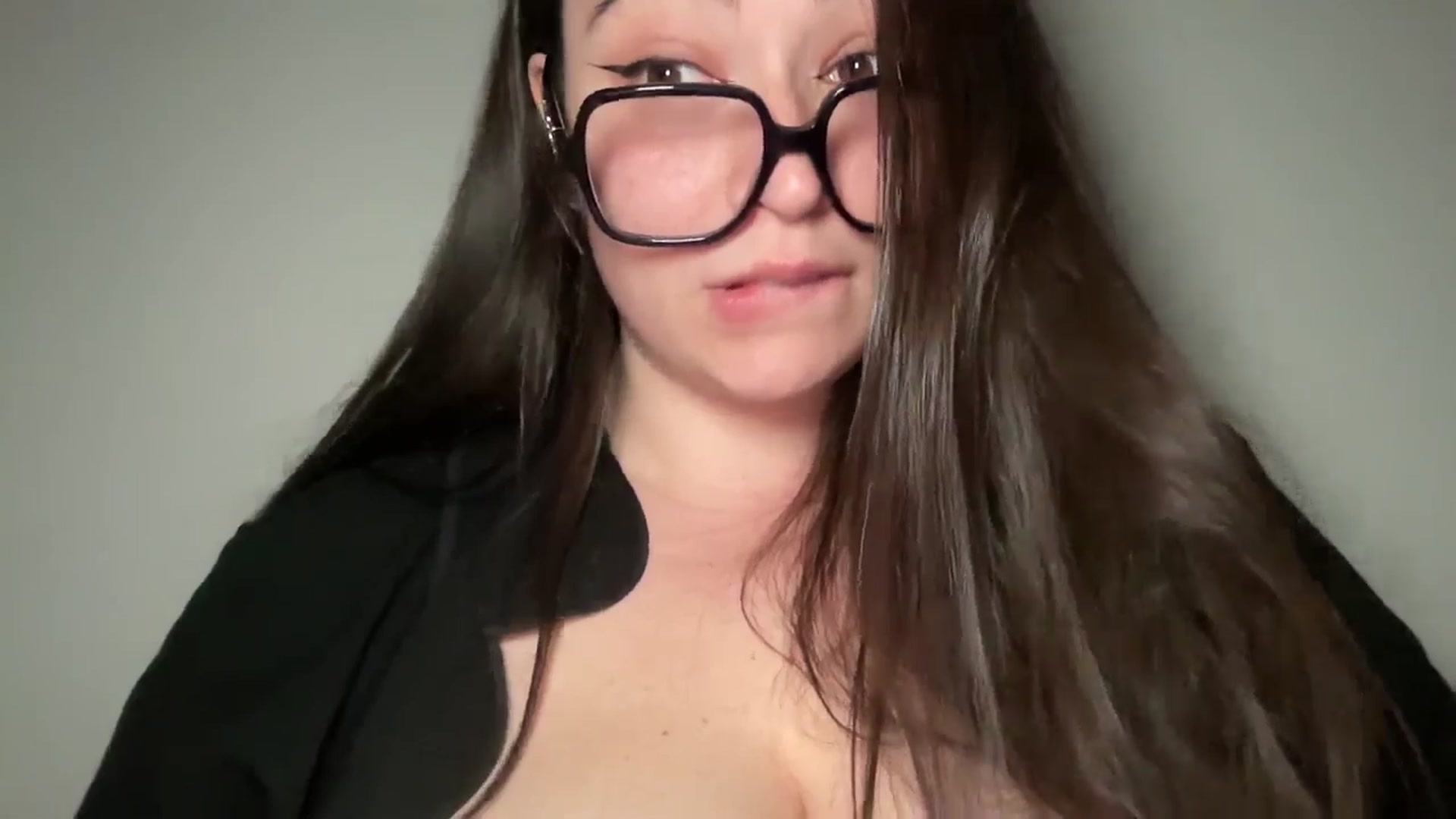Gallery image thumbnail from Hasymura's myfreecams stream on, 06/18/2024, 23:53 image 4 of 20