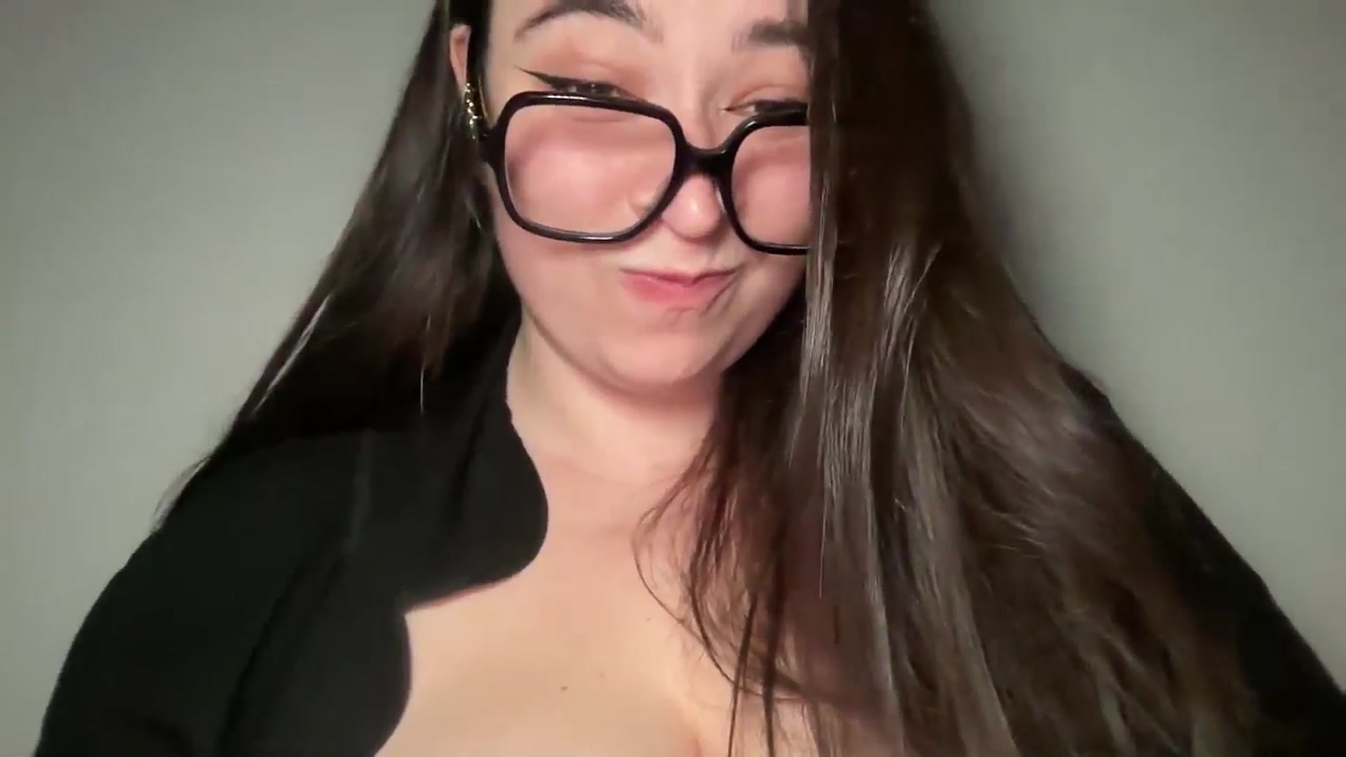 Gallery image thumbnail from Hasymura's myfreecams stream on, 06/18/2024, 23:53 image 6 of 20