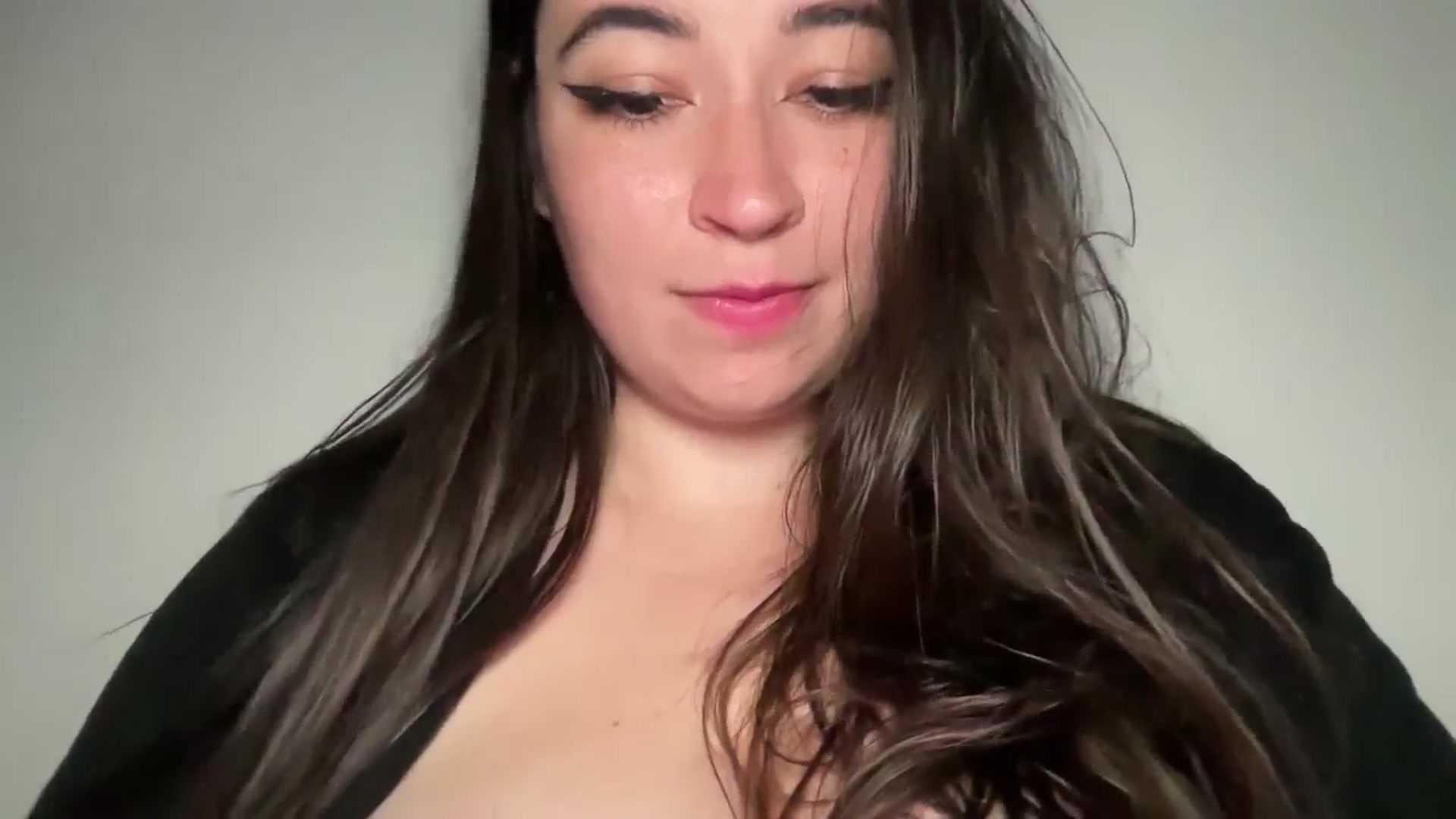 Gallery image thumbnail from Hasymura's myfreecams stream on, 06/30/2024, 23:27 image 18 of 20
