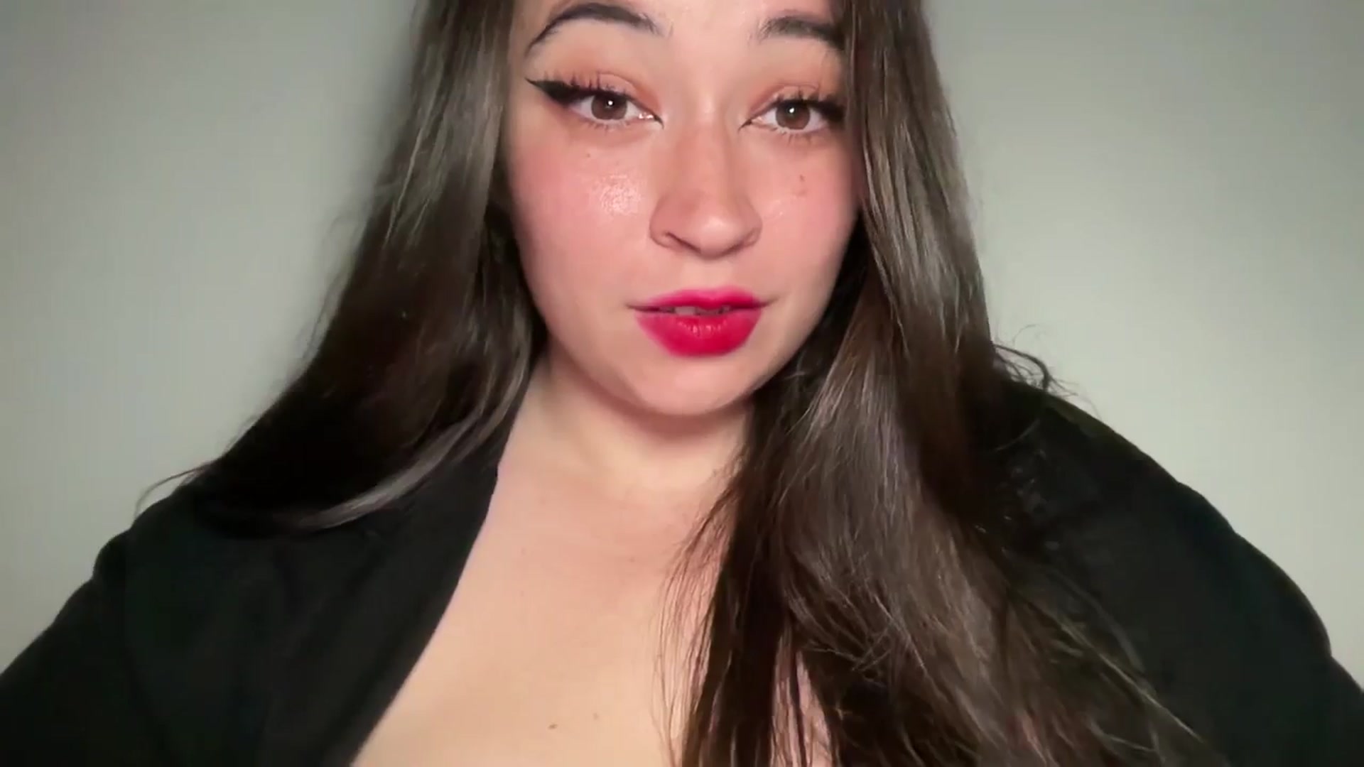 Gallery image thumbnail from Hasymura's myfreecams stream on, 07/02/2024, 24:53 image 7 of 20