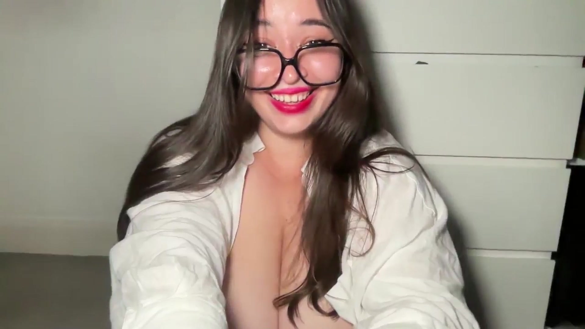 Gallery image thumbnail from Hasymura's myfreecams stream on, 08/11/2024, 22:21 image 3 of 20