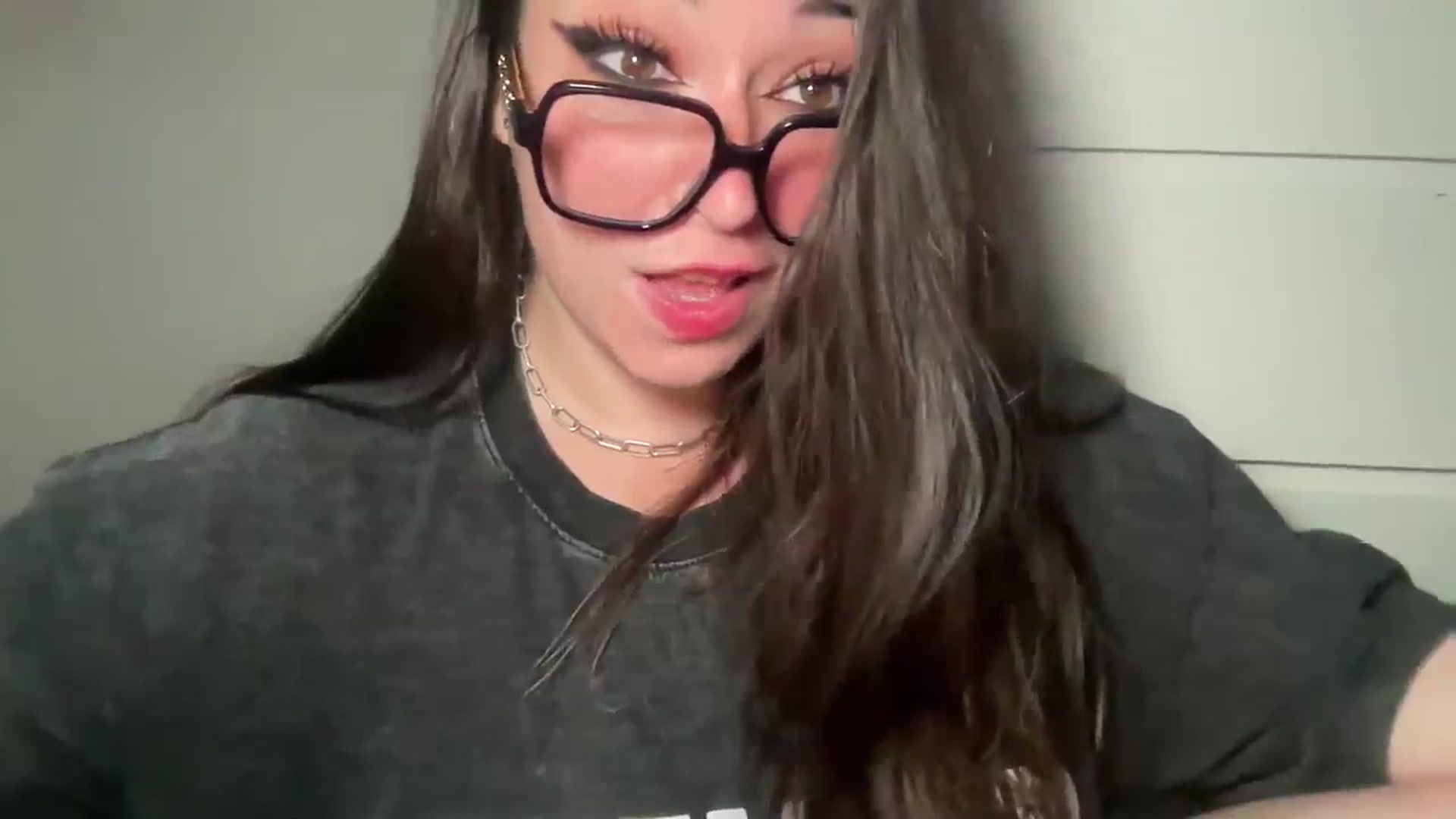 Gallery image thumbnail from Hasymura's myfreecams stream on, 08/18/2024, 22:11 image 11 of 20