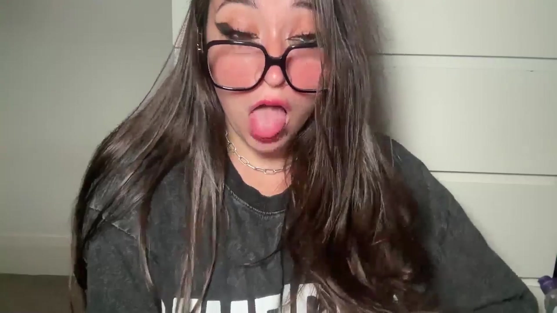 Gallery image thumbnail from Hasymura's myfreecams stream on, 08/18/2024, 22:11 image 8 of 20