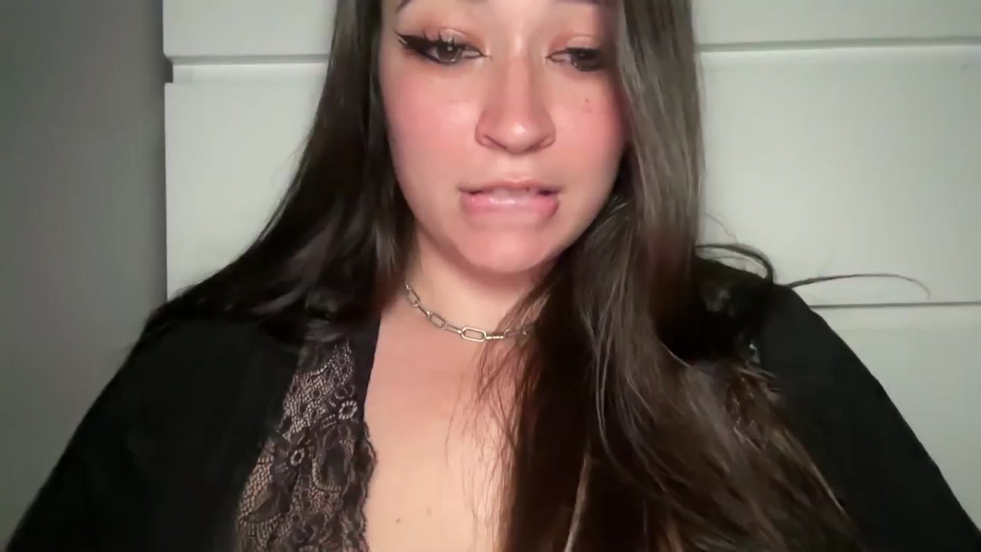 Gallery image thumbnail from Hasymura's myfreecams stream on, 08/24/2024, 01:33 image 15 of 20
