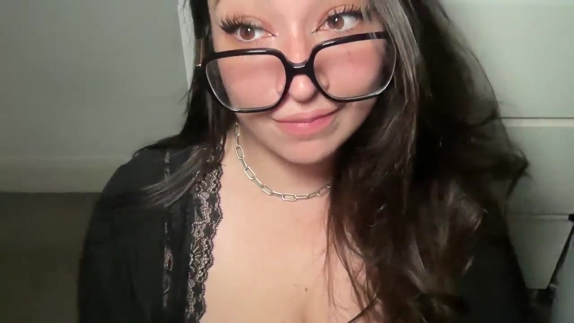 Gallery image thumbnail from Hasymura's myfreecams stream on, 08/30/2024, 23:47 image 6 of 20