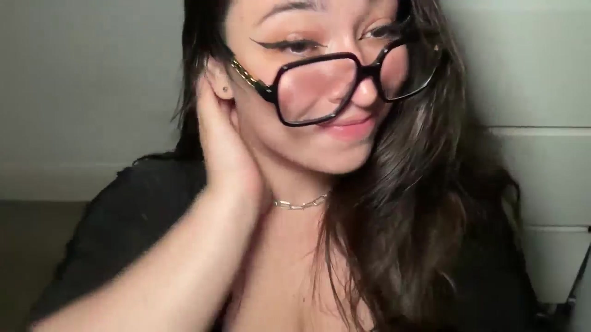 Gallery image thumbnail from Hasymura's myfreecams stream on, 08/30/2024, 23:47 image 8 of 20