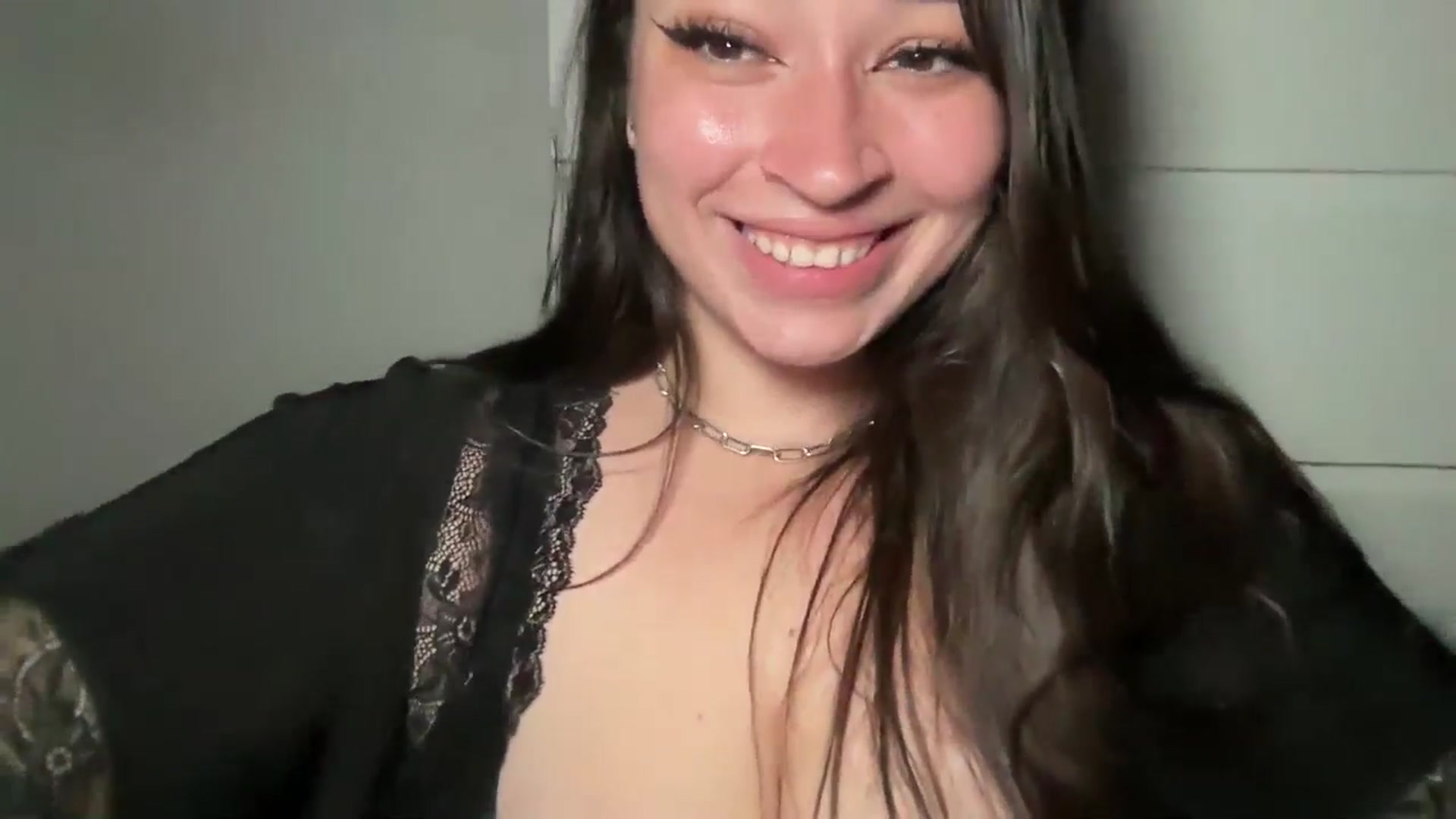 Gallery image thumbnail from Hasymura's myfreecams stream on, 08/30/2024, 23:47 image 4 of 20