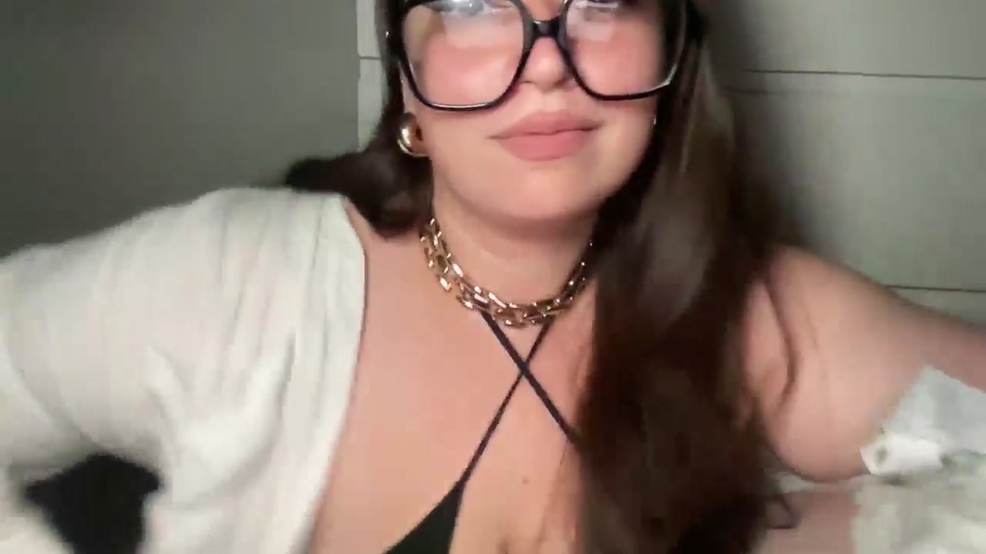 Gallery image thumbnail from Hasymura's myfreecams stream on, 09/05/2024, 24:25 image 18 of 20