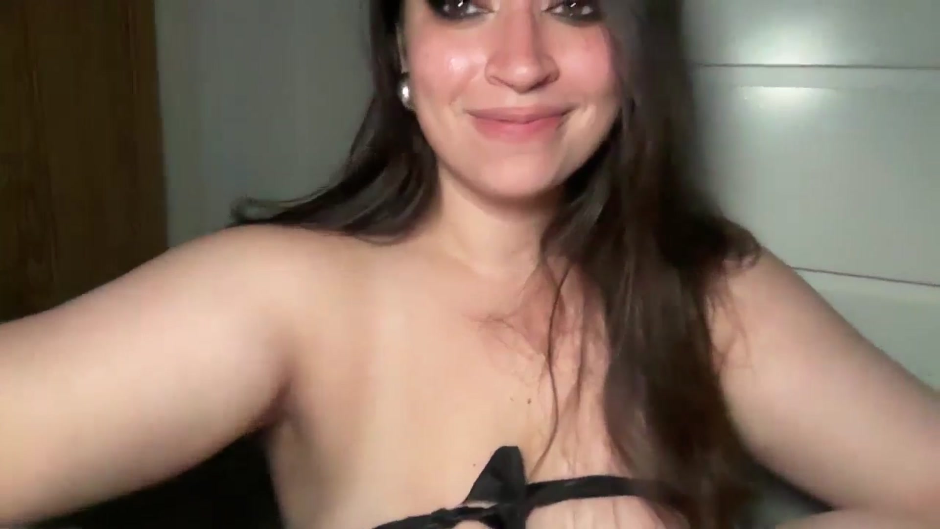 Gallery image thumbnail from Hasymura's myfreecams stream on, 09/13/2024, 24:16 image 12 of 20