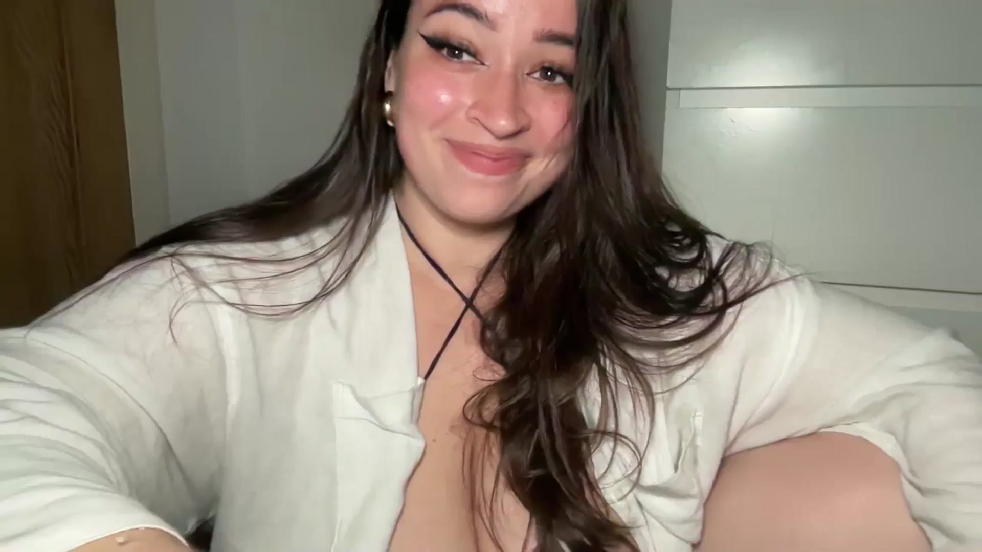 Gallery image thumbnail from Hasymura's myfreecams stream on, 09/19/2024, 24:07 image 5 of 20