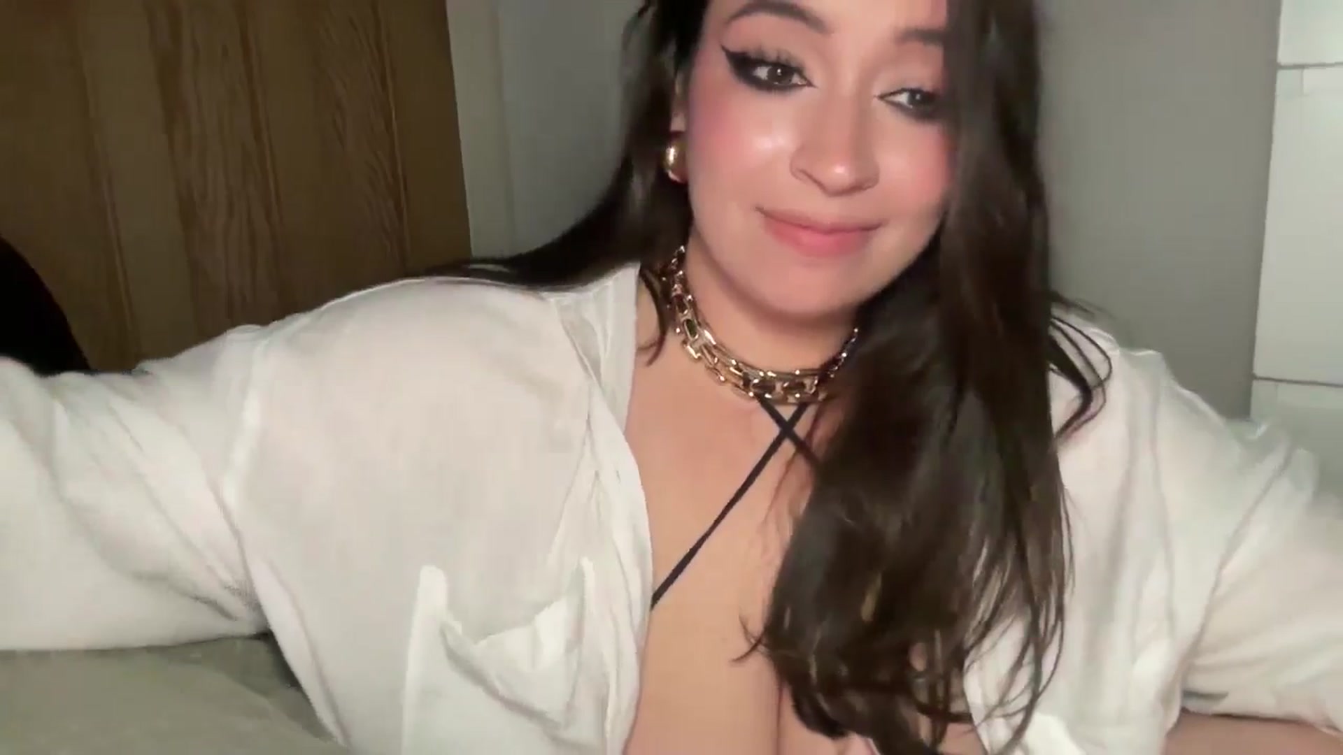 Gallery image thumbnail from Hasymura's myfreecams stream on, 09/27/2024, 01:19 image 17 of 20