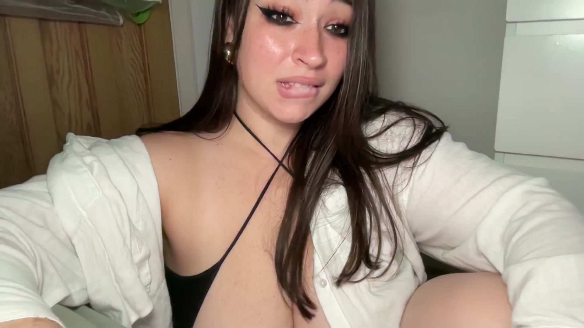 Gallery image thumbnail from Hasymura's myfreecams stream on, 10/01/2024, 13:17 image 8 of 20