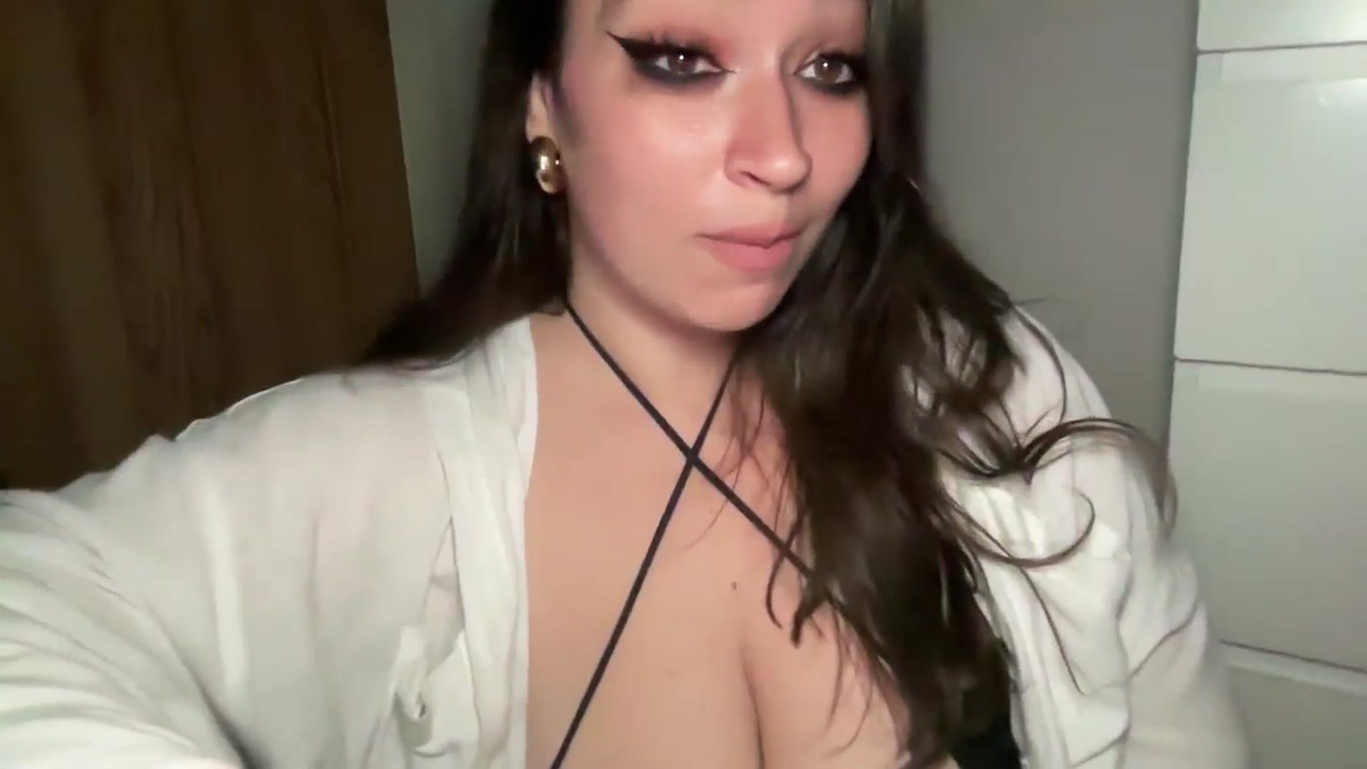 Gallery image thumbnail from Hasymura's myfreecams stream on, 10/01/2024, 23:35 image 7 of 20