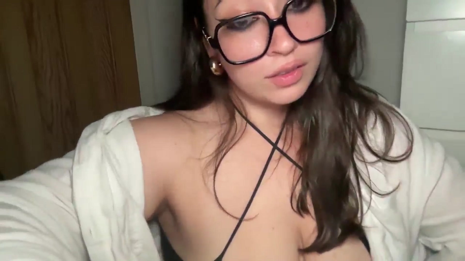 Gallery image thumbnail from Hasymura's myfreecams stream on, 10/01/2024, 23:35 image 4 of 20
