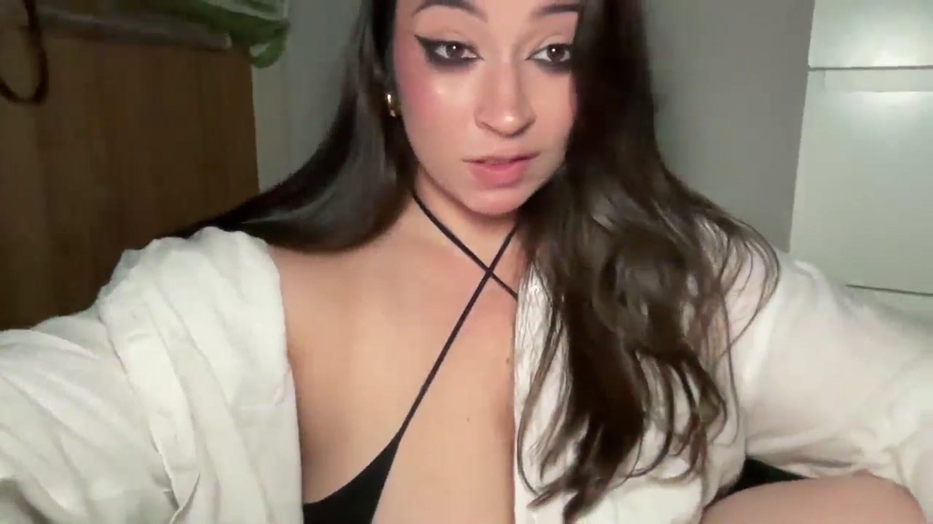 Gallery image thumbnail from Hasymura's myfreecams stream on, 10/03/2024, 21:06 image 3 of 20
