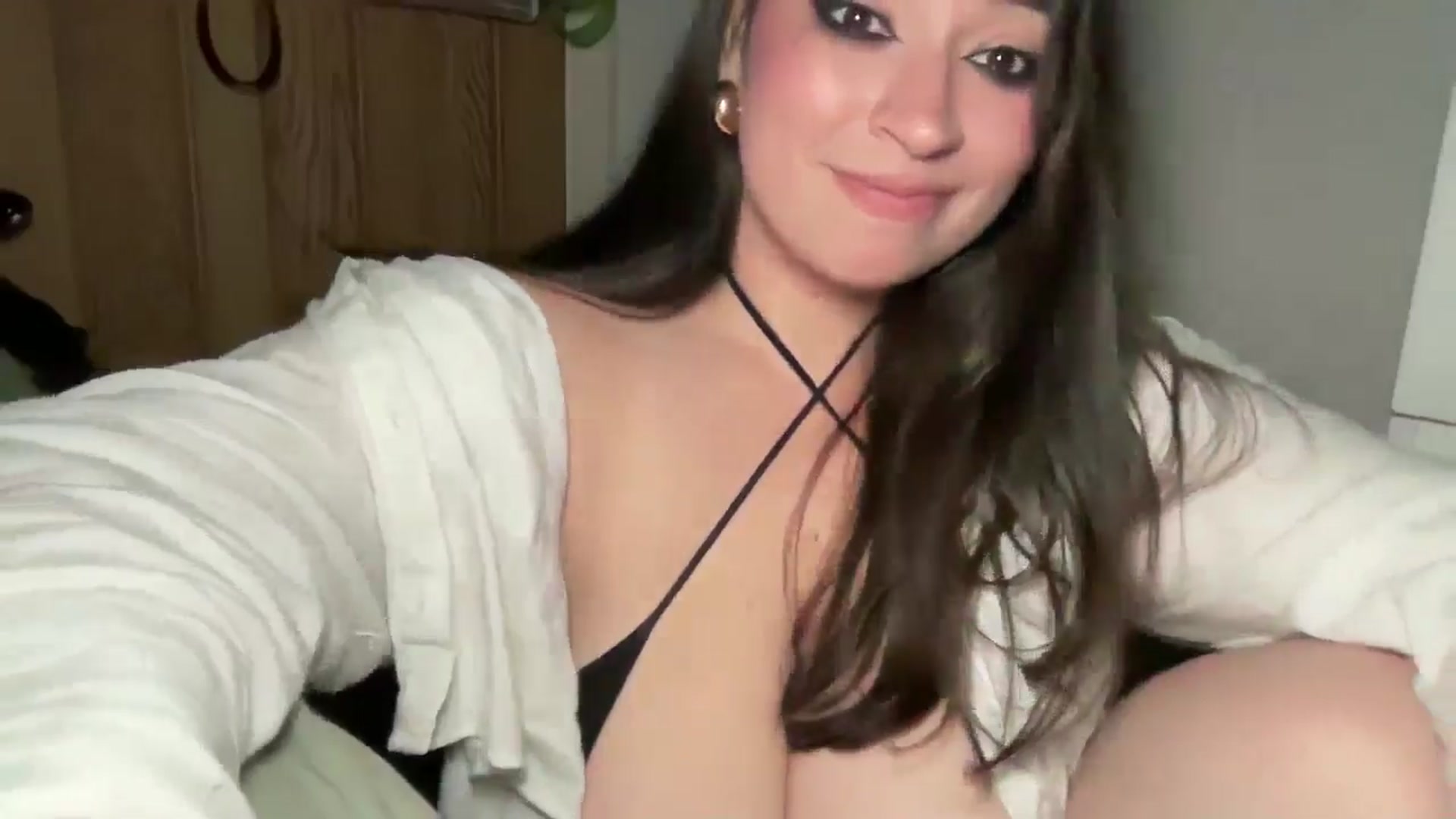 Gallery image thumbnail from Hasymura's myfreecams stream on, 10/03/2024, 21:06 image 14 of 20