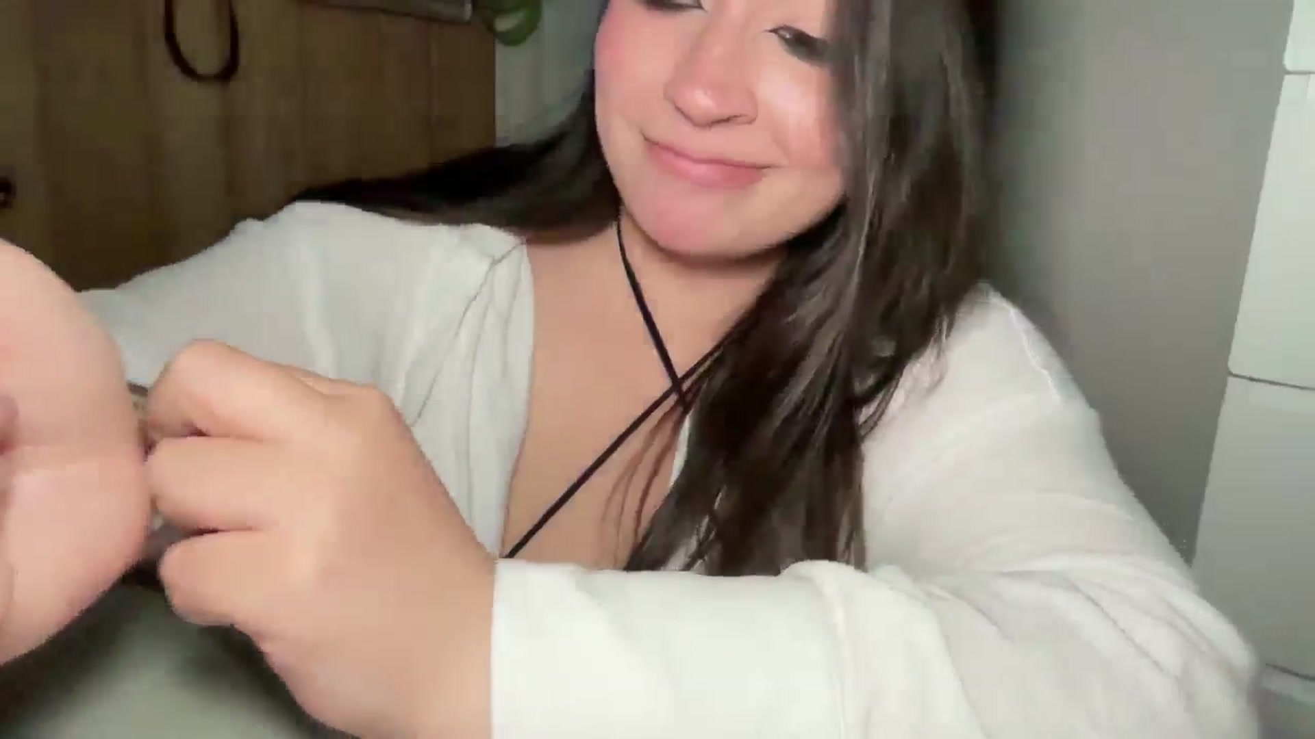 Gallery image thumbnail from Hasymura's myfreecams stream on, 10/03/2024, 21:06 image 16 of 20