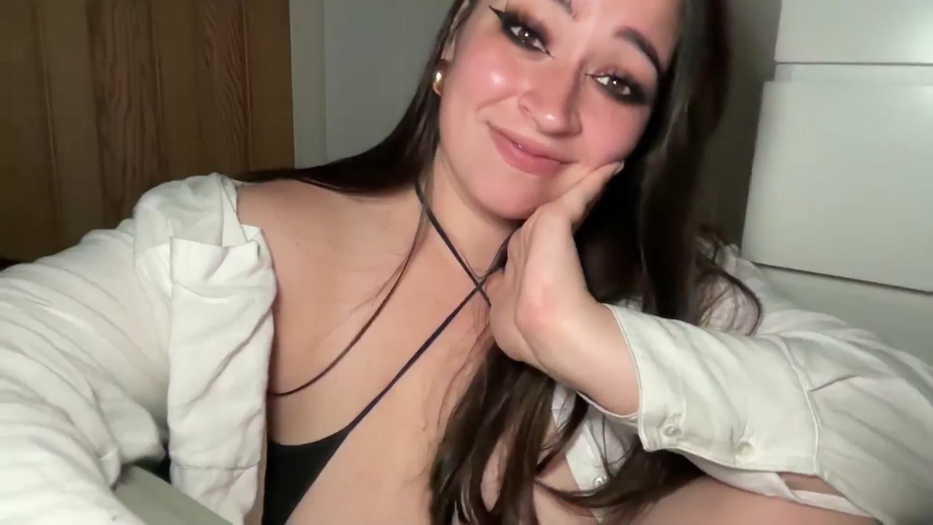 Gallery image thumbnail from Hasymura's myfreecams stream on, 10/04/2024, 22:57 image 11 of 20