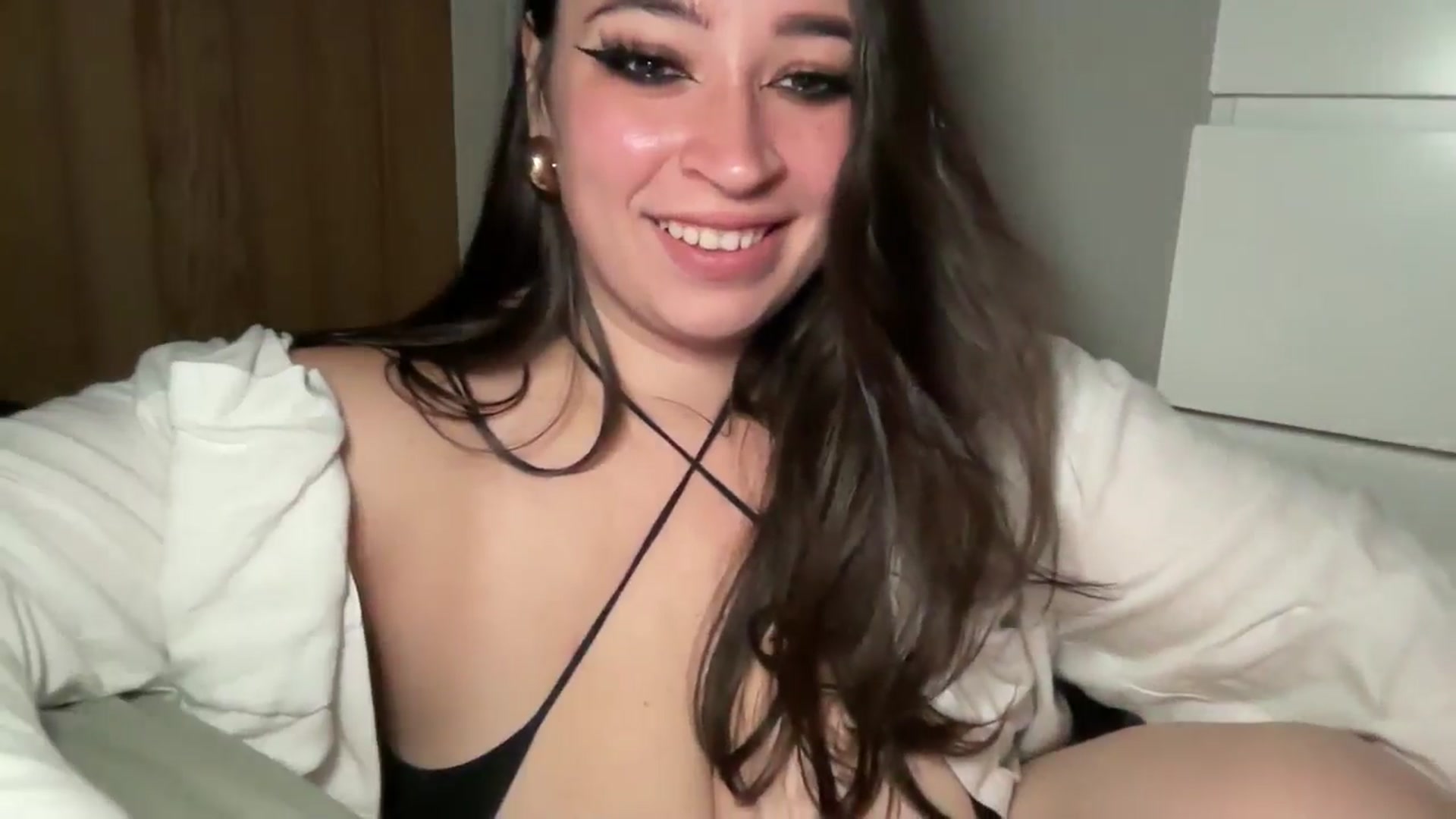 Gallery image thumbnail from Hasymura's myfreecams stream on, 10/04/2024, 22:57 image 6 of 20