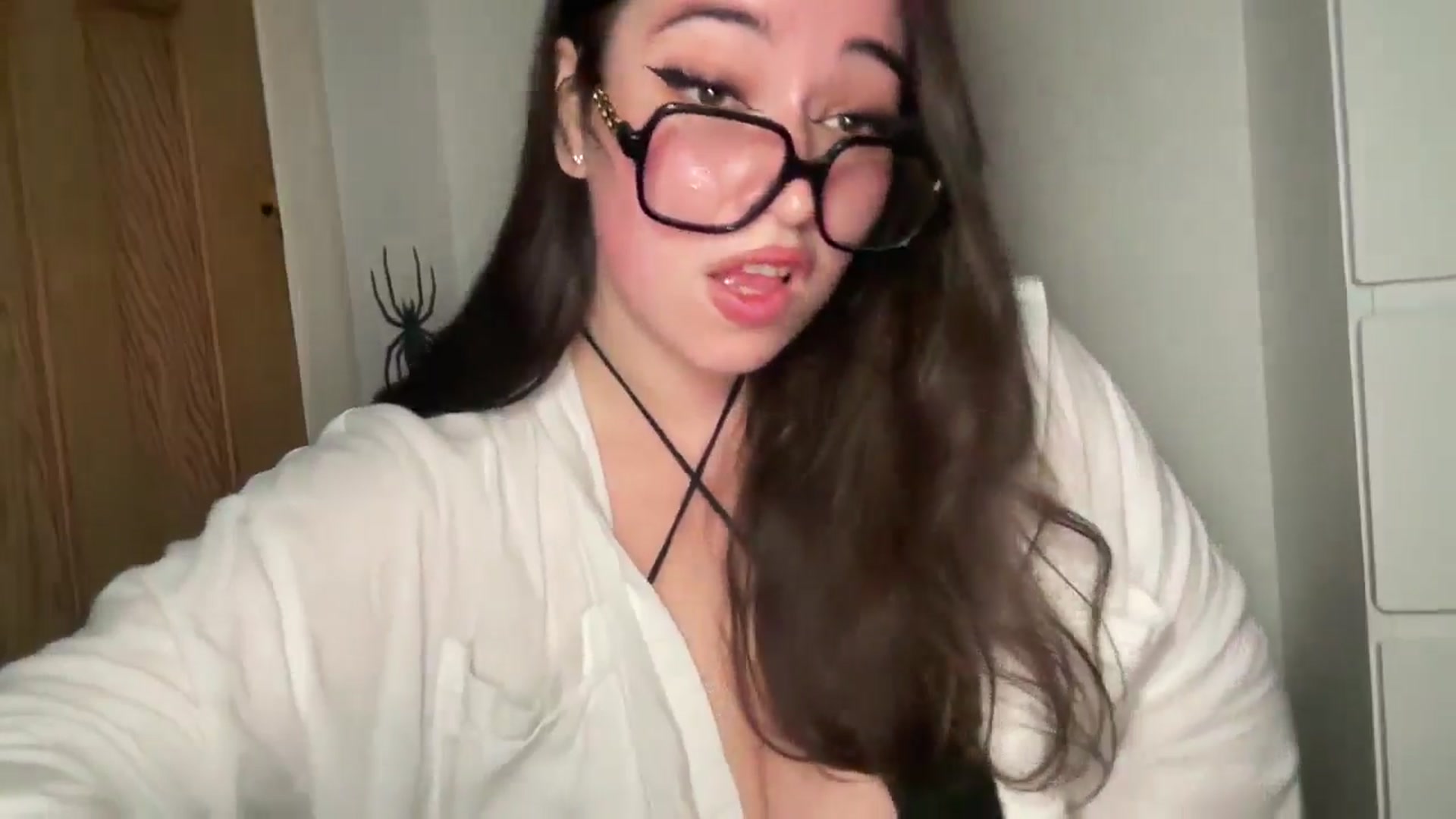 Gallery image thumbnail from Hasymura's myfreecams stream on, 10/09/2024, 23:26 image 10 of 20