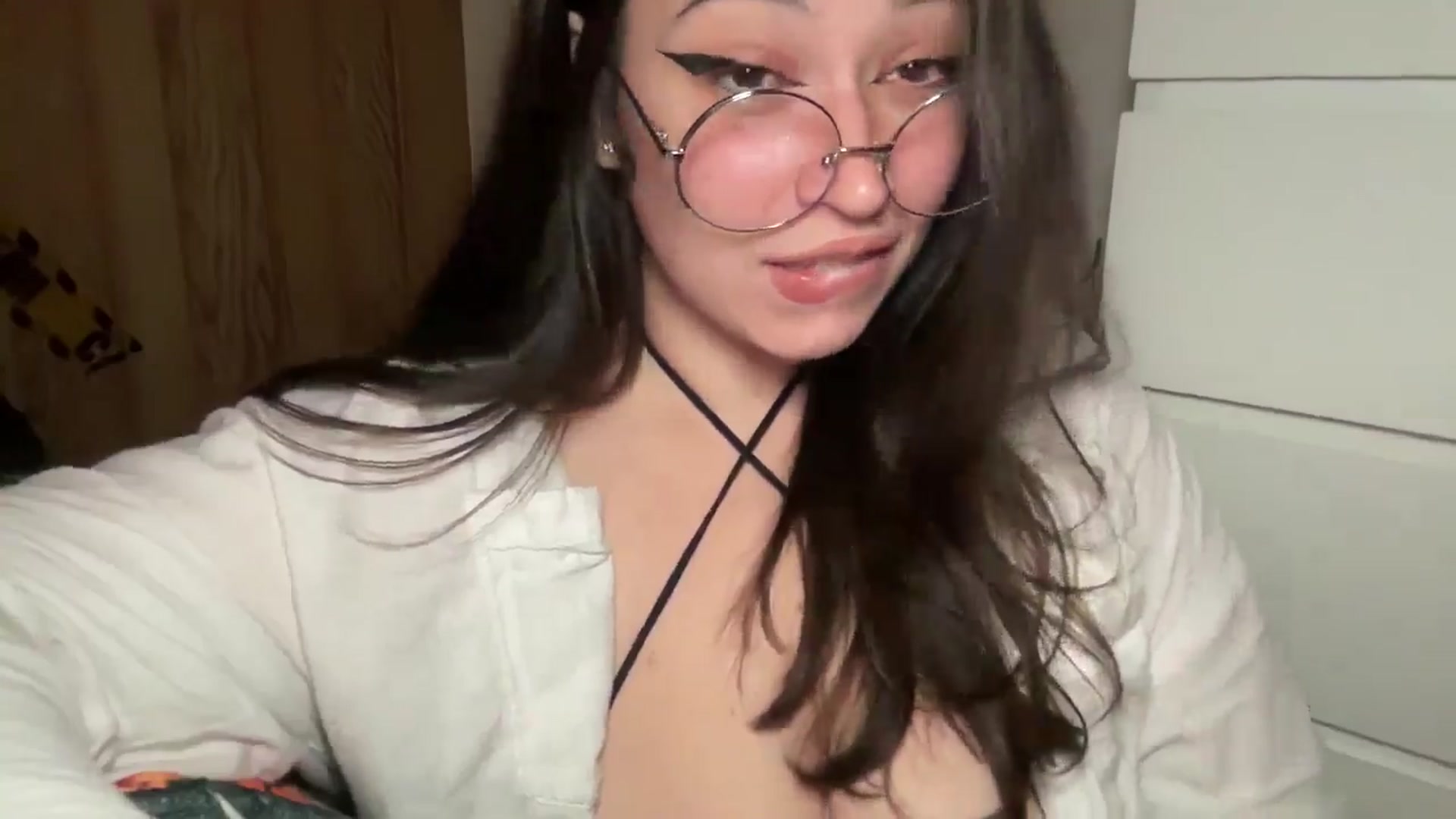 Gallery image thumbnail from Hasymura's myfreecams stream on, 10/14/2024, 23:58 image 8 of 20