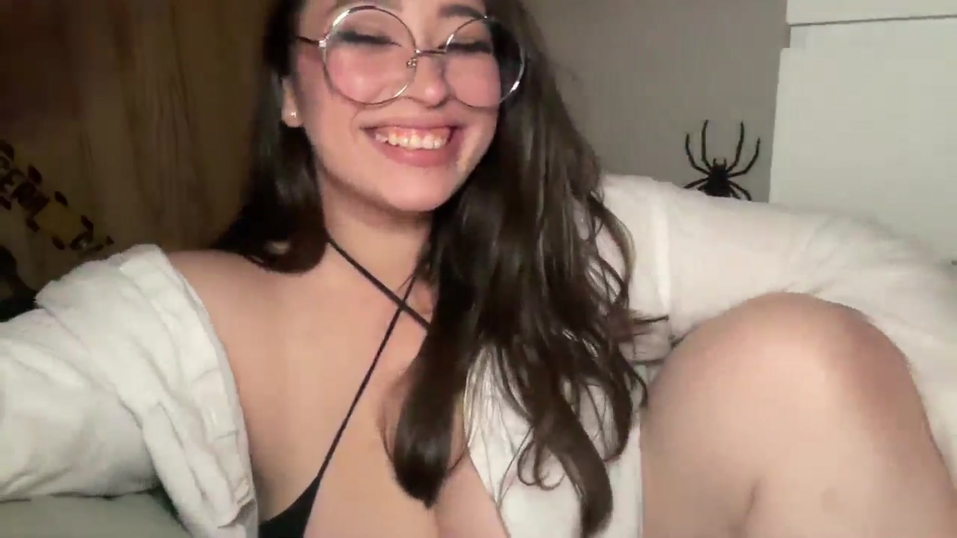 Gallery image thumbnail from Hasymura's myfreecams stream on, 10/15/2024, 21:02 image 16 of 20